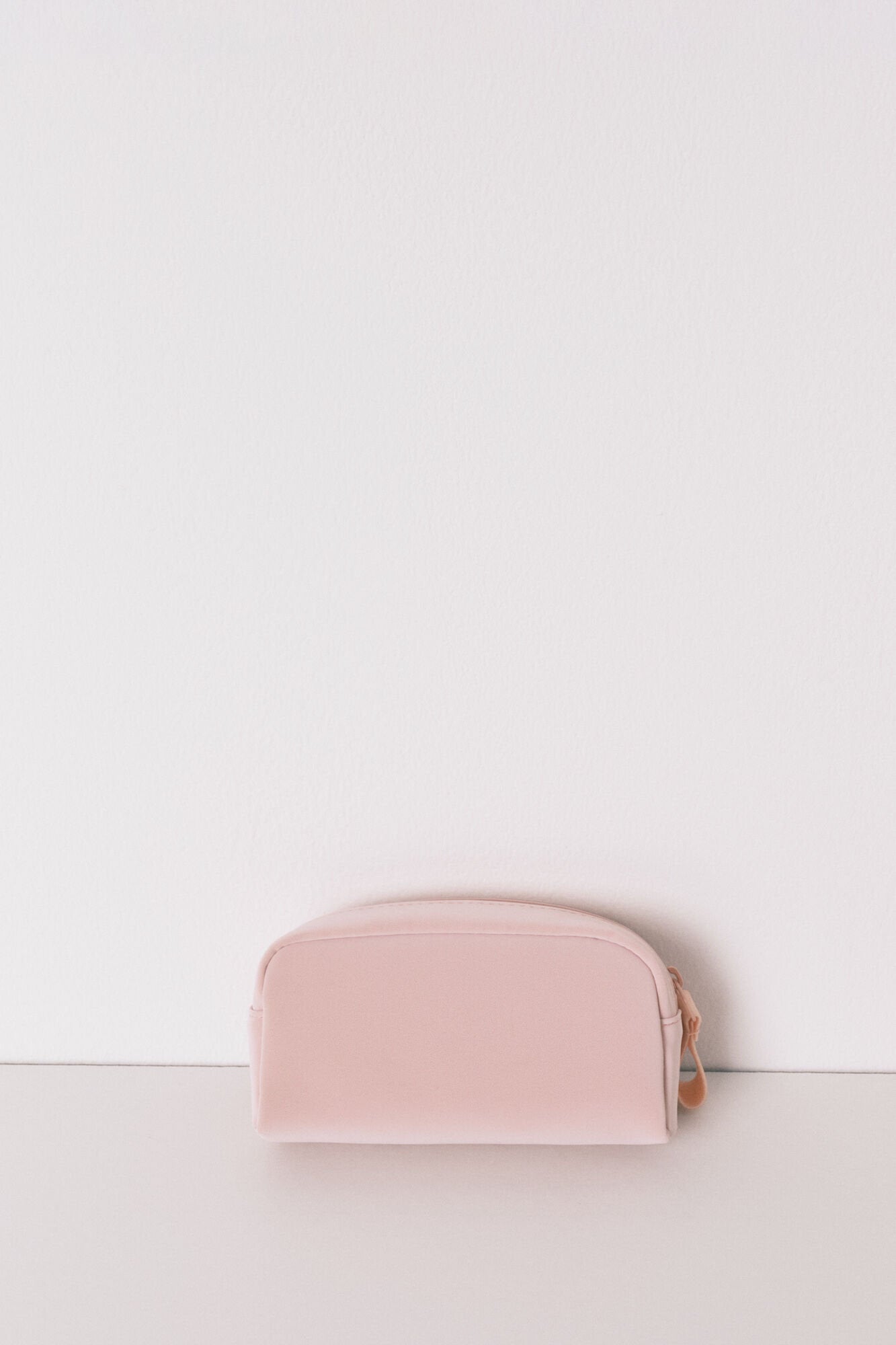 Women Secret_Small Pink Rubber Vanity Case_4842938_71_05