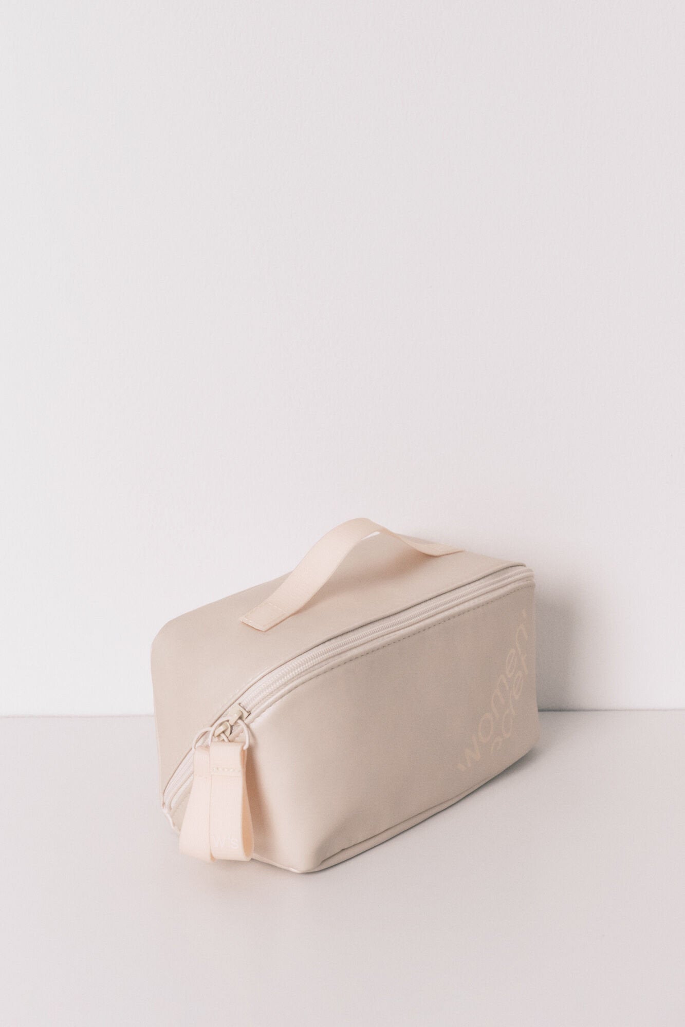 Women Secret_Small Ivory Metalized Rubber Vanity Case_4842940_96_04