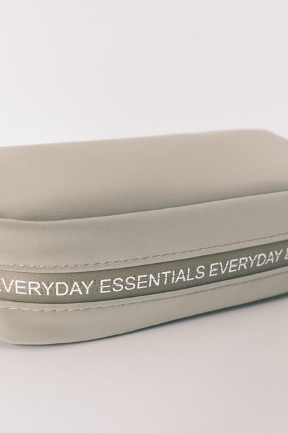 Women Secret_Small Metallic Khaki Rubber Vanity Case_4842942_91_02