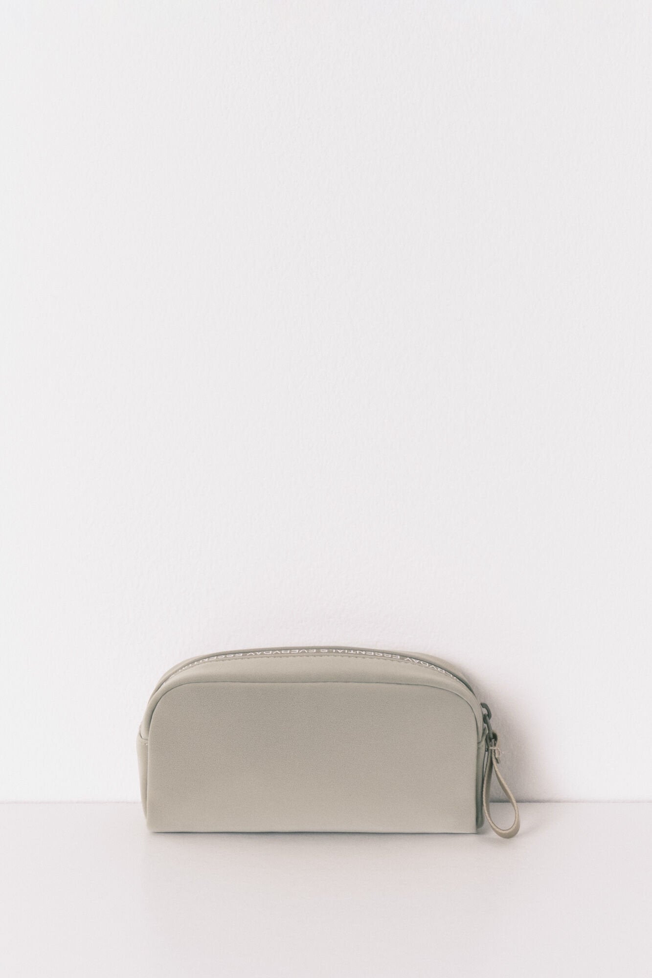 Women Secret_Small Metallic Khaki Rubber Vanity Case_4842942_91_05