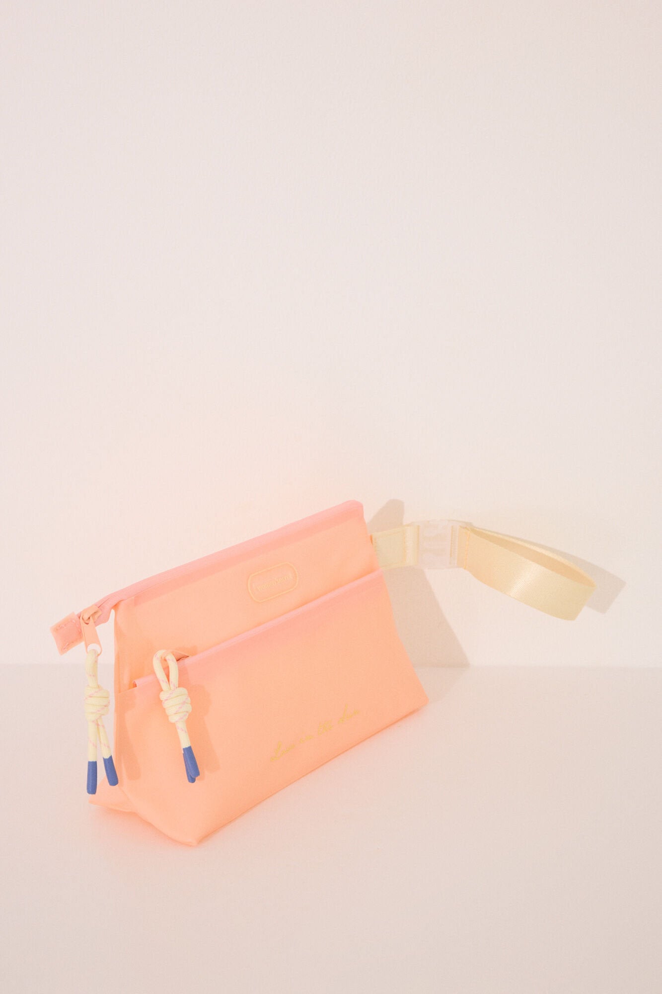 Women Secret_Medium Water-Resistant Vanity Case_4842948_67_05