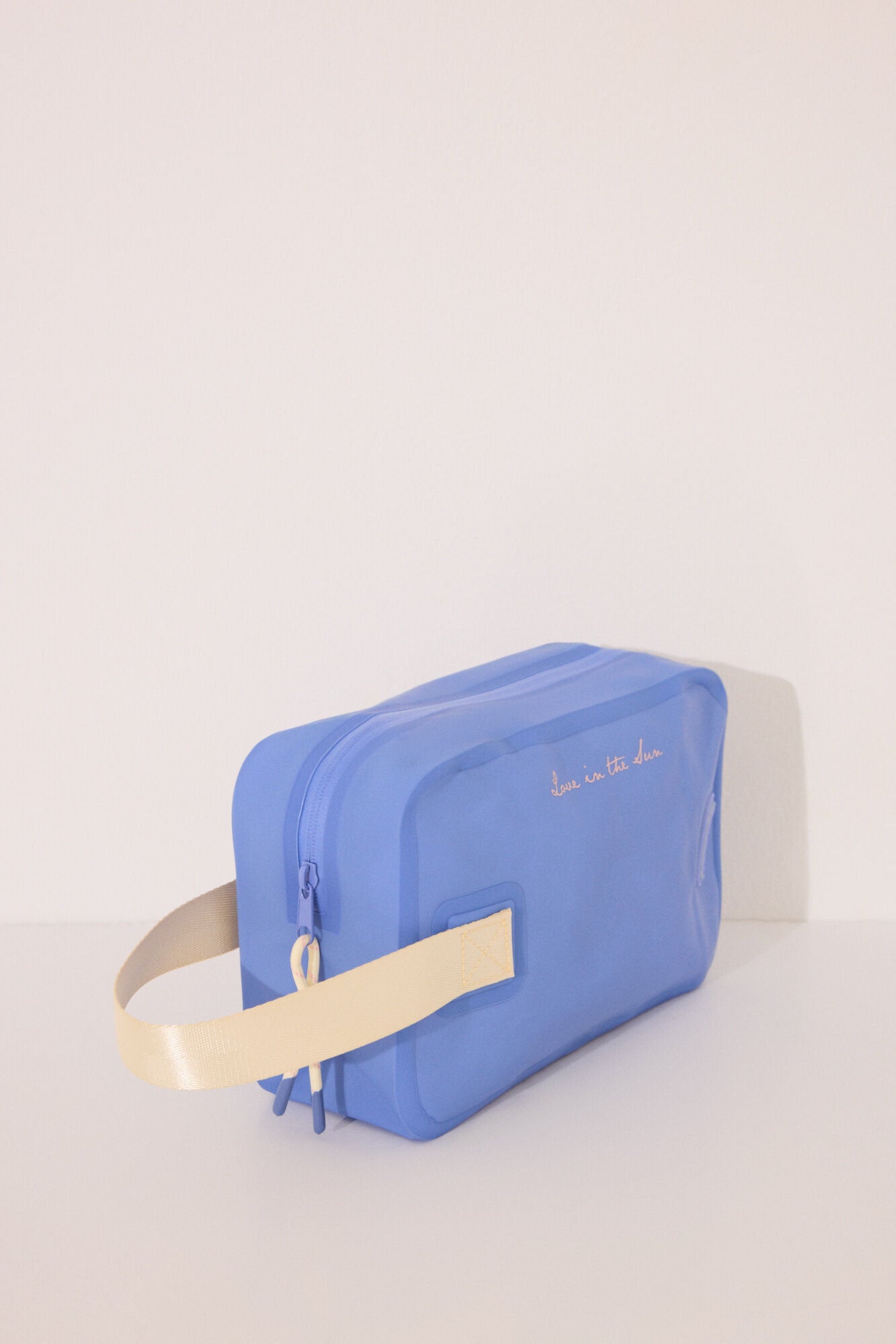 Women Secret_Medium Water-Resistant Vanity Case with Side Handle_4842949_15_02