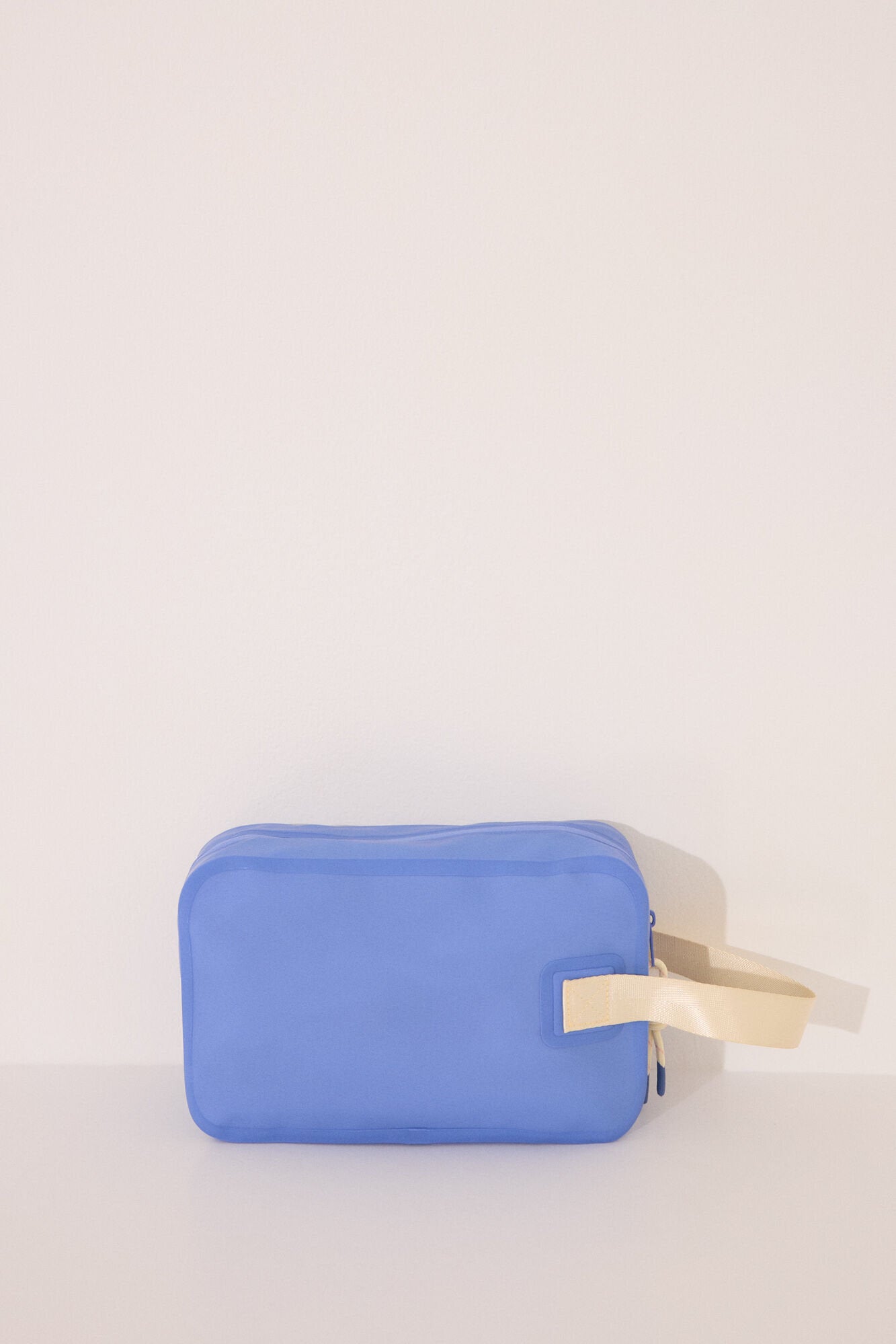 Women Secret_Medium Water-Resistant Vanity Case with Side Handle_4842949_15_04