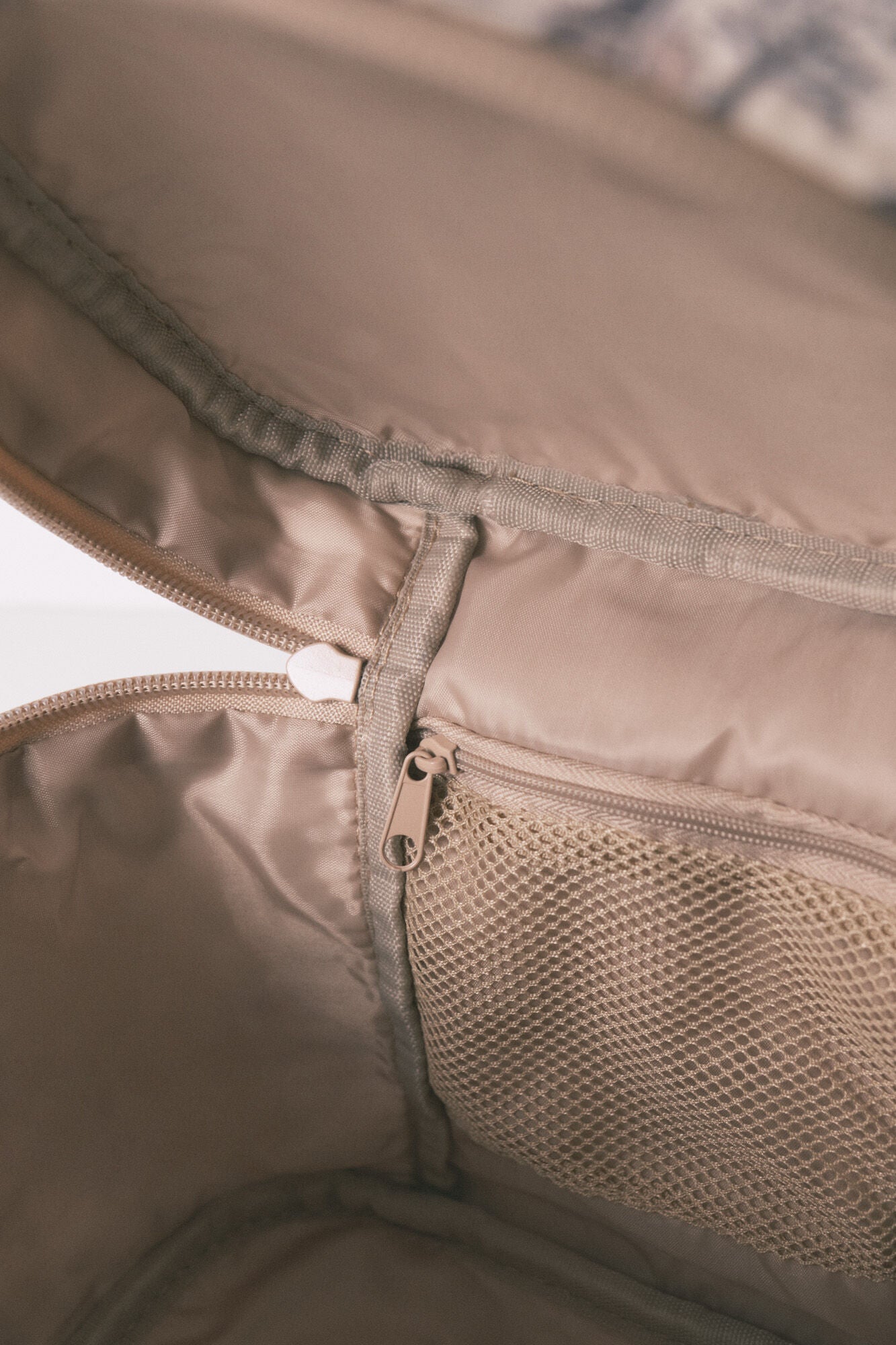 Women Secret_Multicoloured_Mickey Mouse Medium Nylon Vanity Case_4842951_98_02