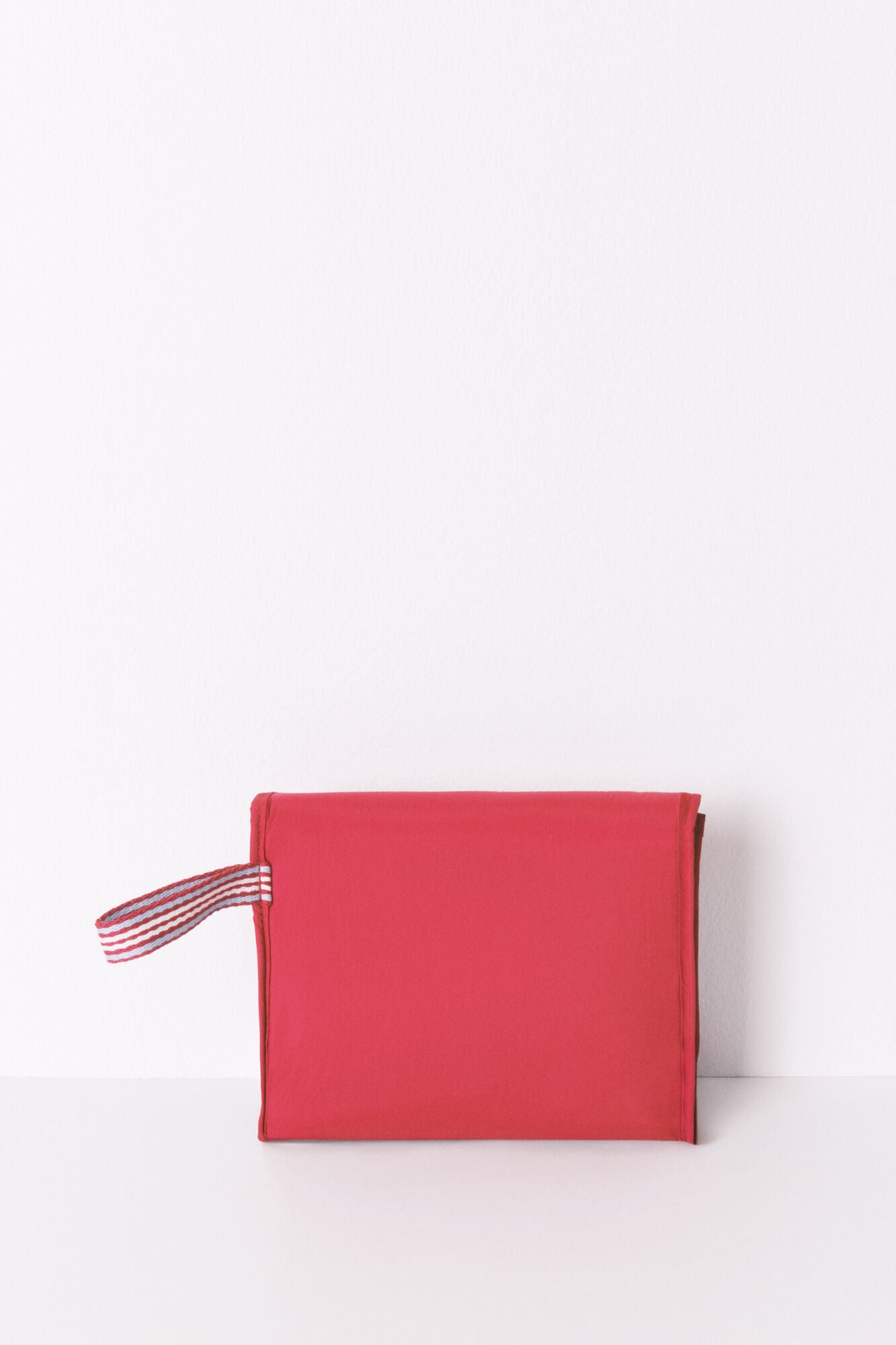 Women Secret_Red_Pack of 3 Red Mickey Toiletry Bags_4842956_60_04