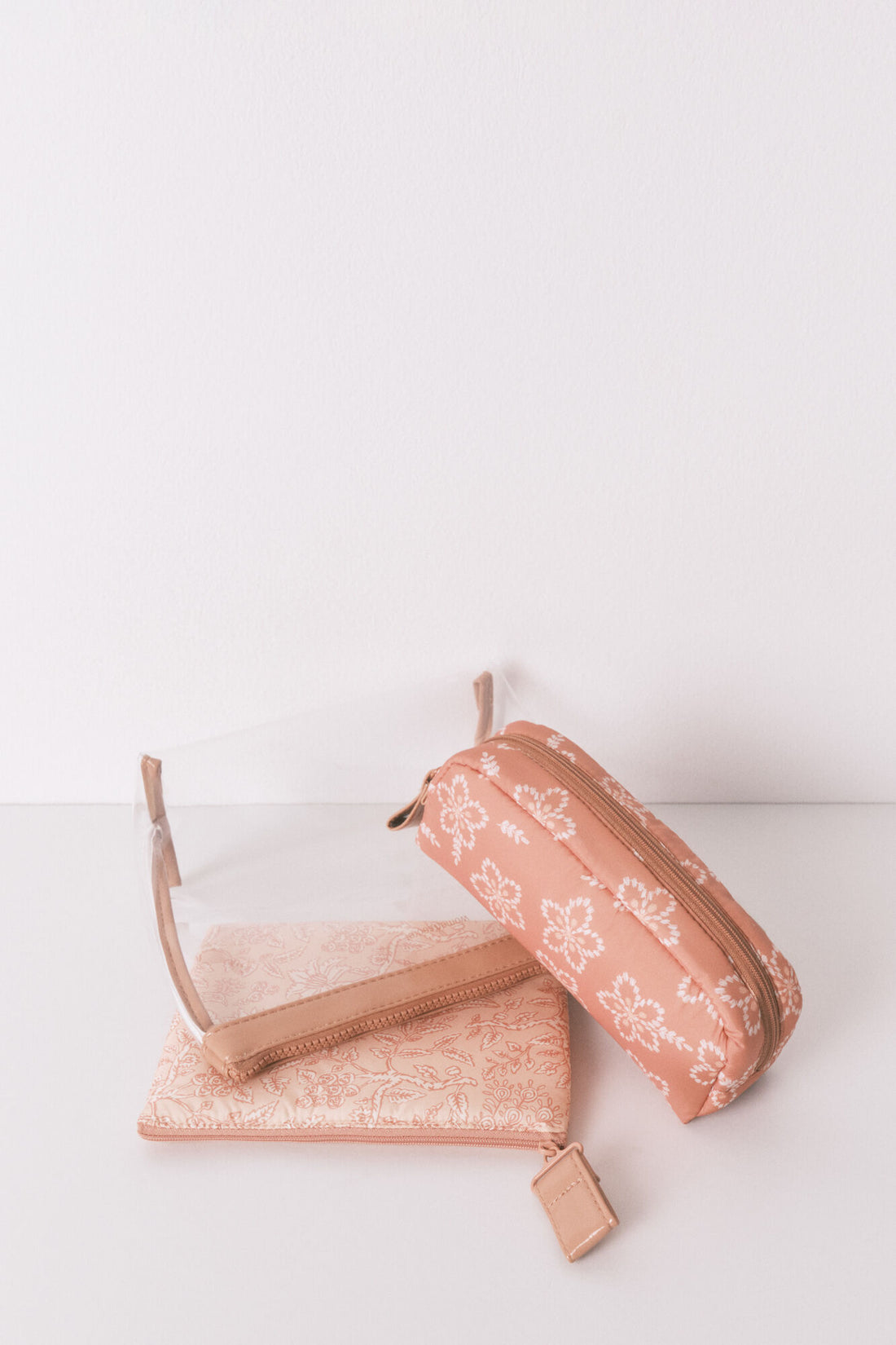 Women Secret_Multicoloured_Pack of 3 Multicoloured Printed Toiletry Bags_4842958_98_01