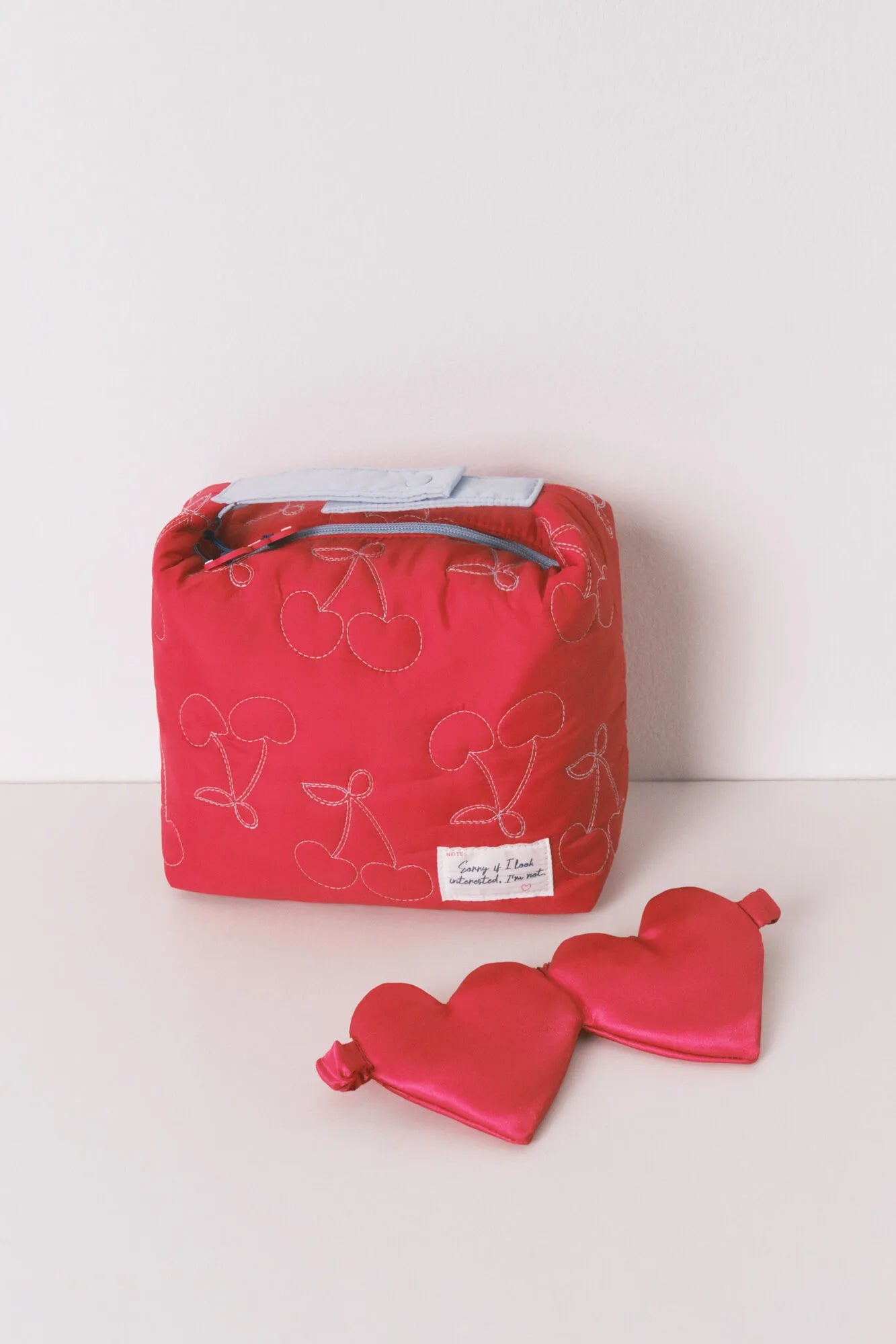 Women Secret_Red_Red Medium Puffer Vanity Case Mickey_4843014_60_04