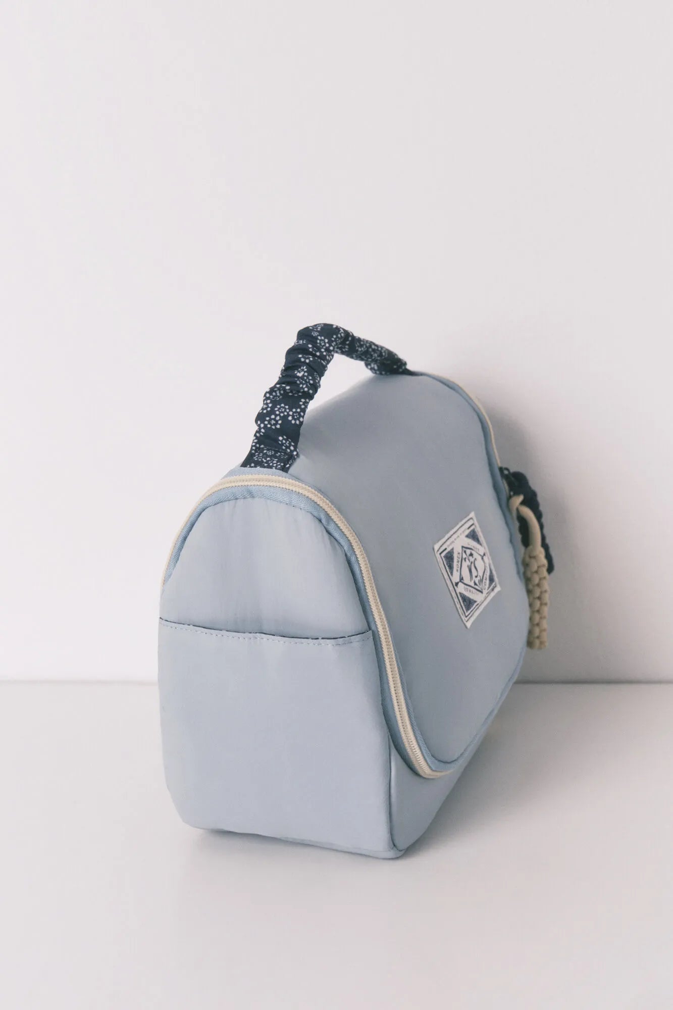 Women Secret_Medium Blue_Blue Large Floral Piping Vanity Case_4843019_12_04