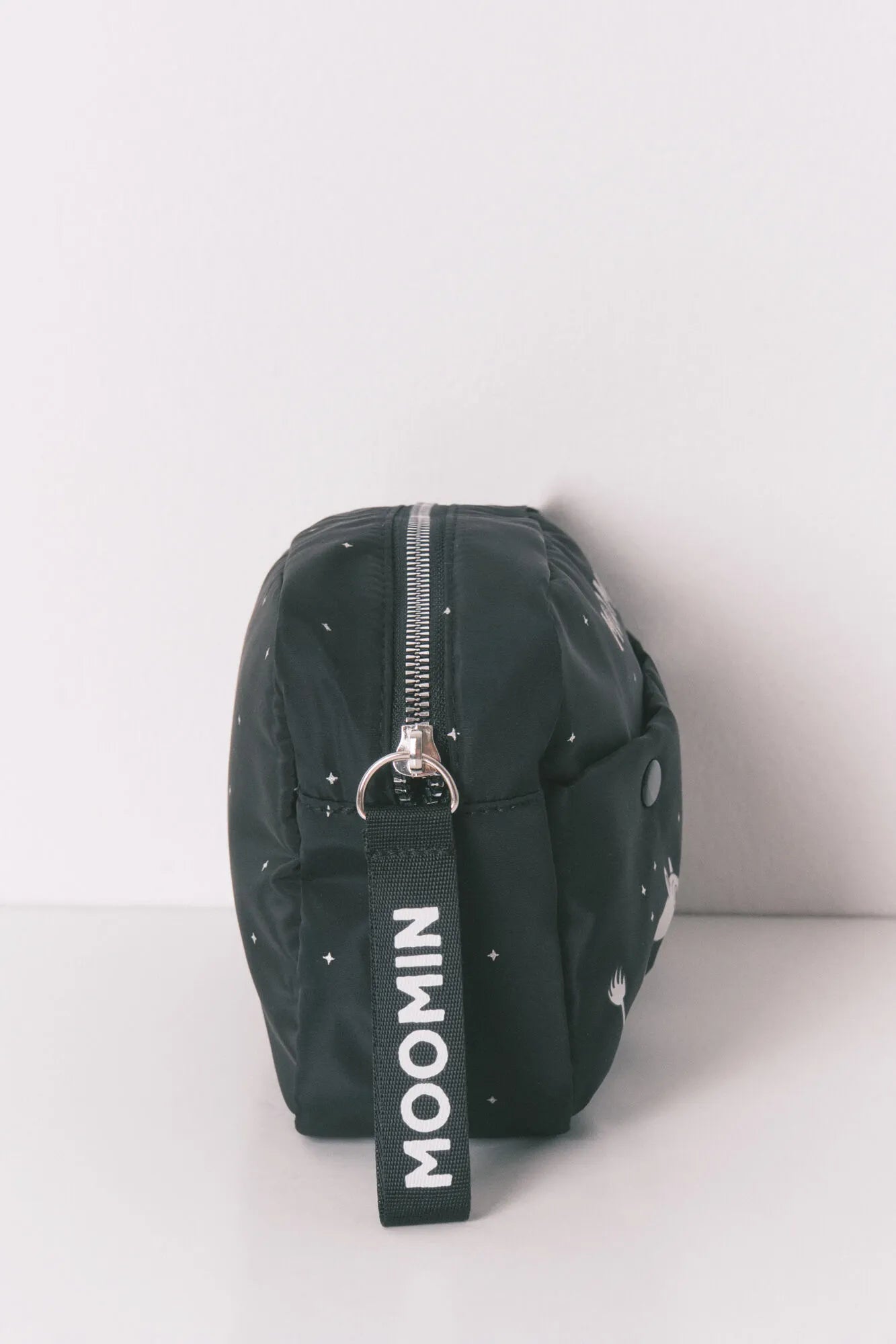 Women Secret_Black_Black Nylon Medium Vanity Case Moomin_4843022_01_04