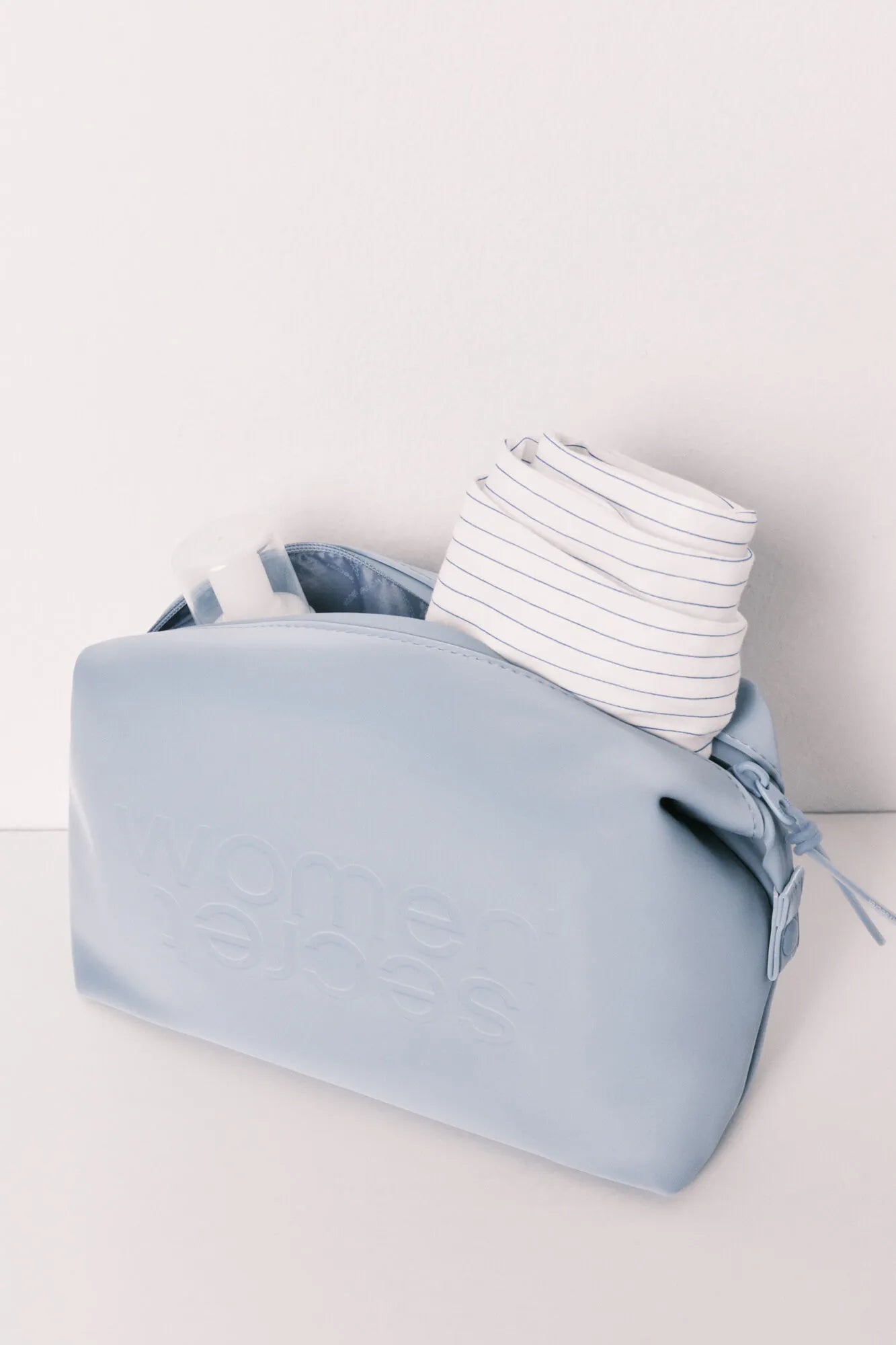 Women Secret_Light Blue_Blue Rubber Medium Vanity Case_4843033_18_02