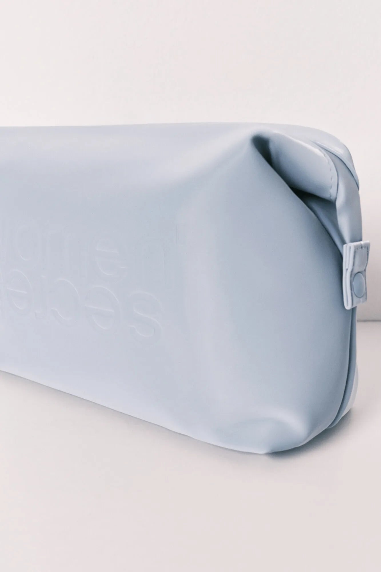 Women Secret_Light Blue_Blue Rubber Medium Vanity Case_4843033_18_03