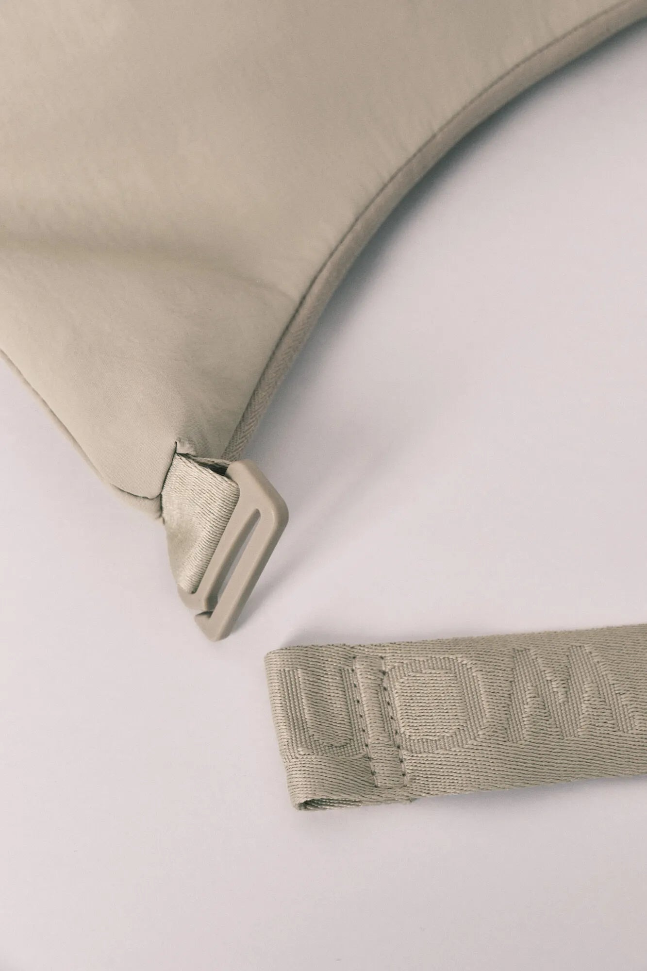 Women Secret_Green_Green Thermal Lunch Bag_4843036_22_03