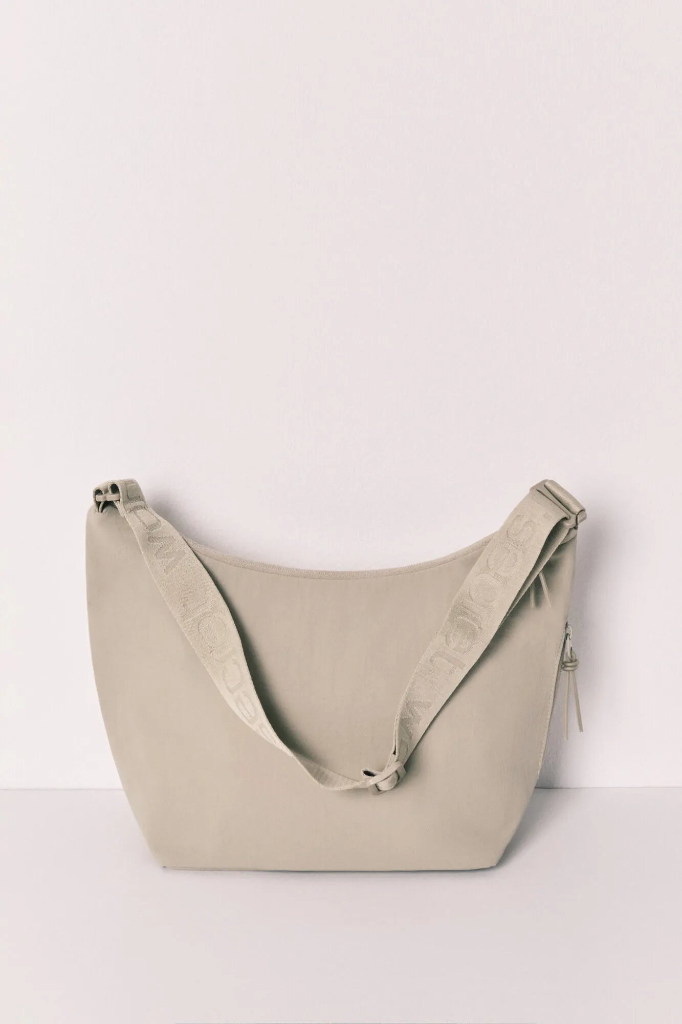 Women Secret_Green_Green Thermal Lunch Bag_4843036_22_06