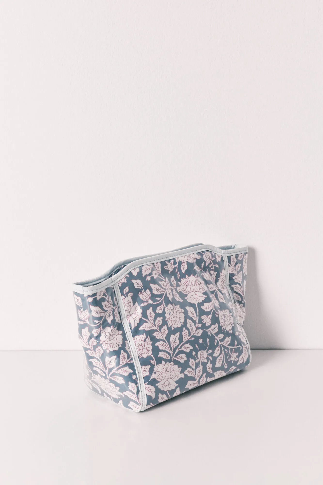 Women Secret Multicoloured Women Blue Medium Floral Print Vanity Case SKU: 4843050_98 Image 01