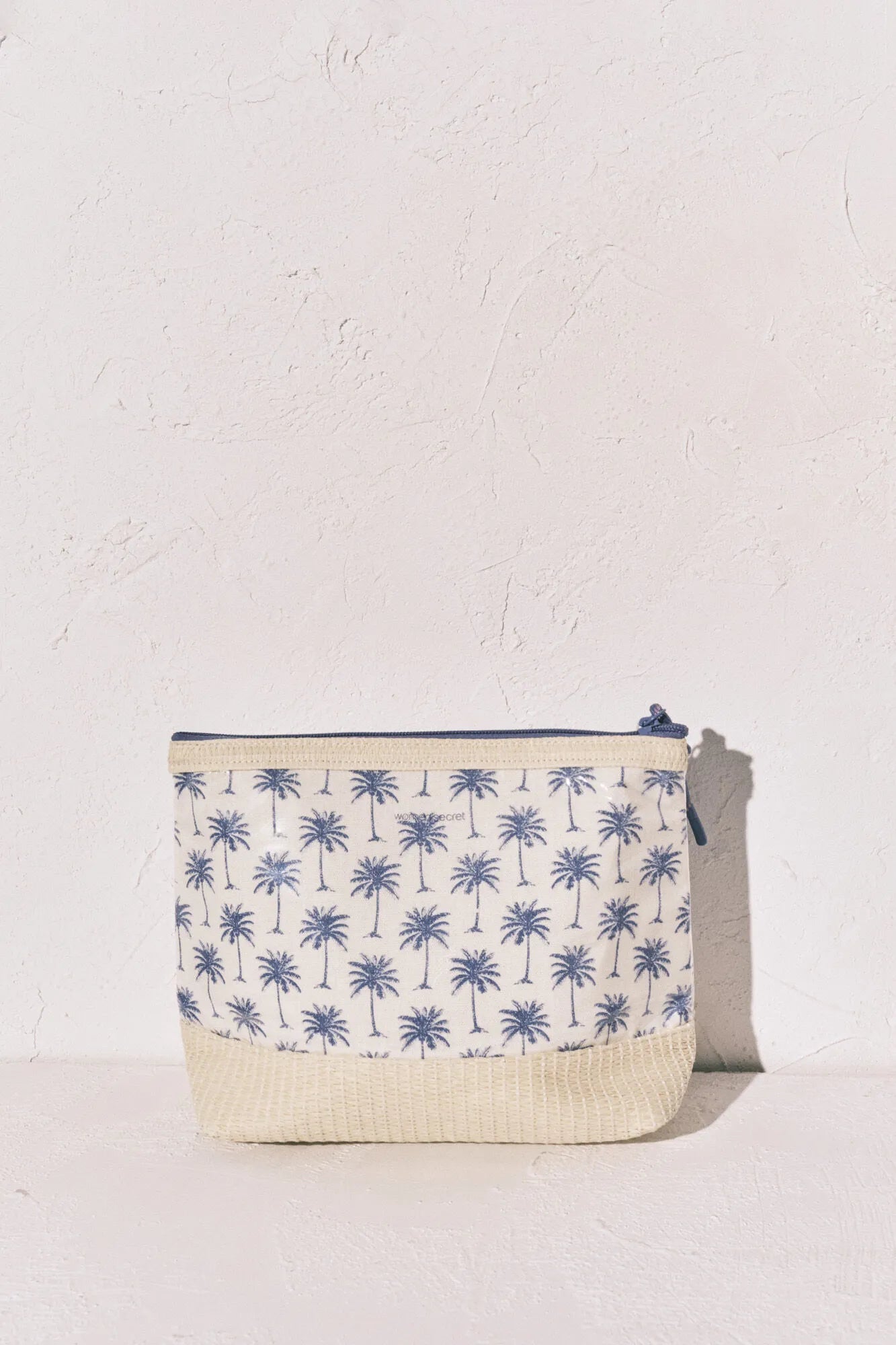 Women Secret Medium Blue Women Palm Tree Raffia Medium Vanity Case SKU: 4843080_15 Image 04