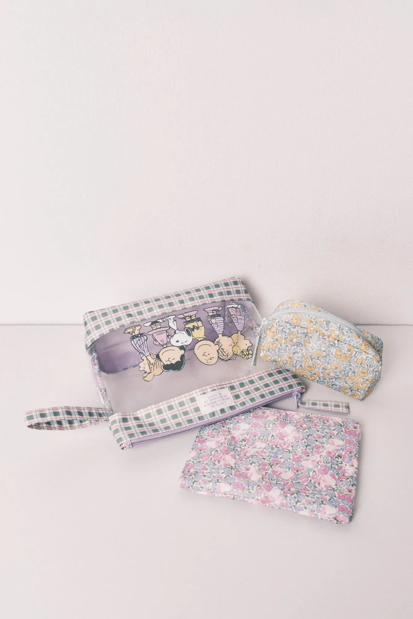 Women Secret Multicoloured Women Pack Of 3 Snoopy &amp; Co Vanity Cases SKU: 4843088_98 Image 02