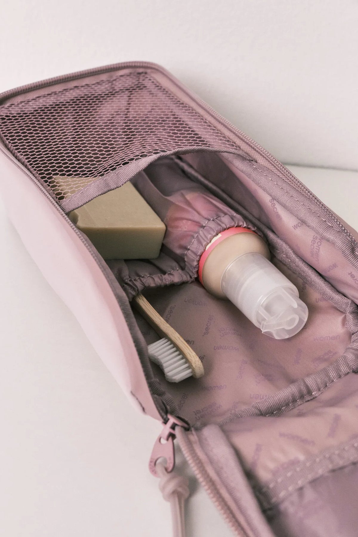 Women Secret Pink Women Pink Medium Zip Handle Vanity Case SKU: 4844708_72 Image 02