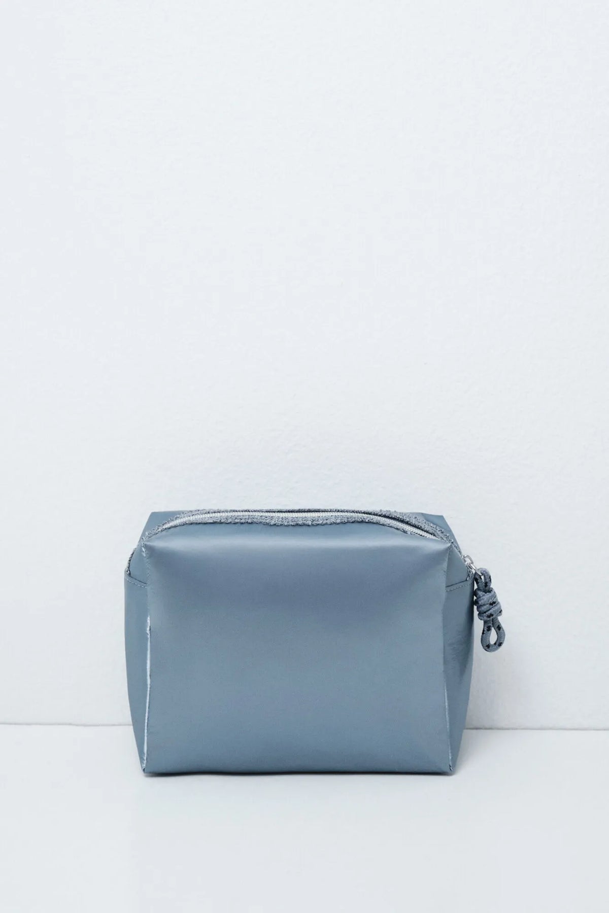 Women Secret Light Blue Women Metallic Blue Puffer Medium Vanity Case SKU: 4844715_16 Image 03