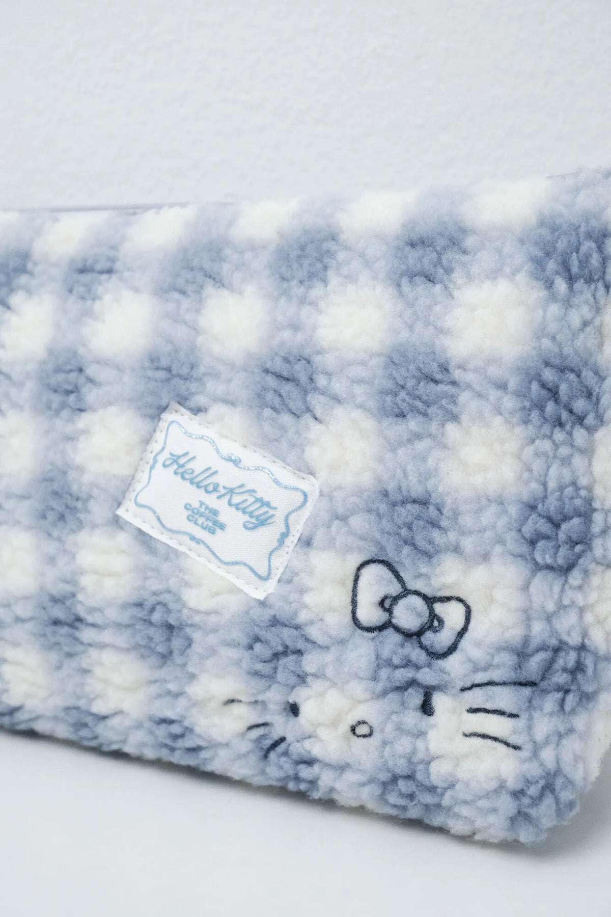 Women Secret Multicoloured Women Faux Shearling Medium Vanity Case Hello Kitty SKU: 4844718_98 Image 04
