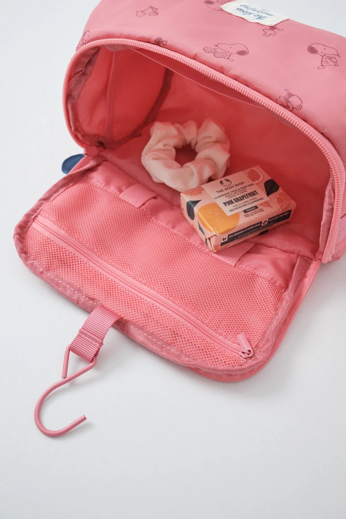 Women Secret Pink Women Snoopy Large Hanging Vanity Case SKU: 4844729_72 Image 04