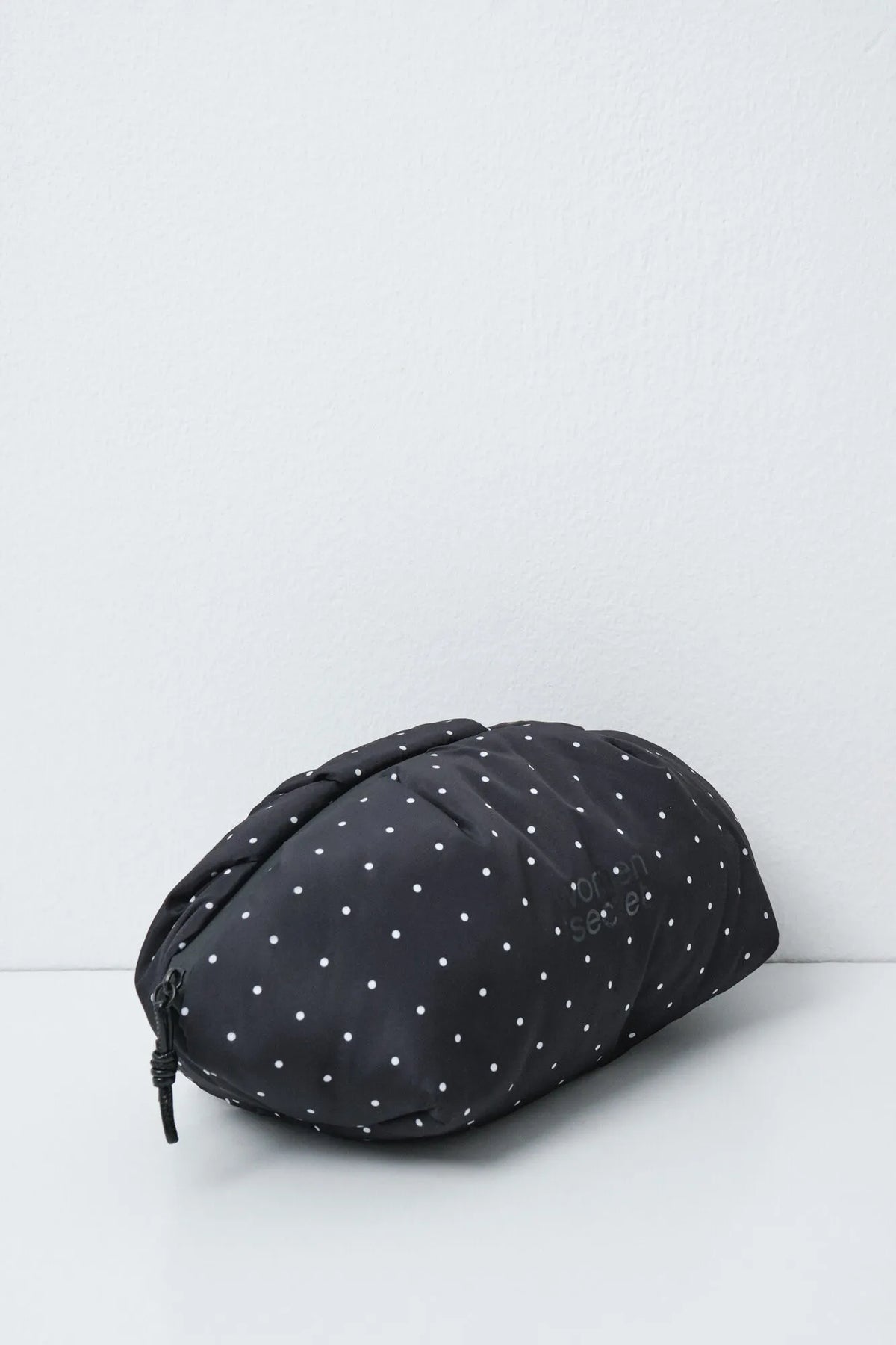 Women Secret Black Women Black Puffer Polka-Dots Large Vanity Case SKU: 4844747_01 Image 02