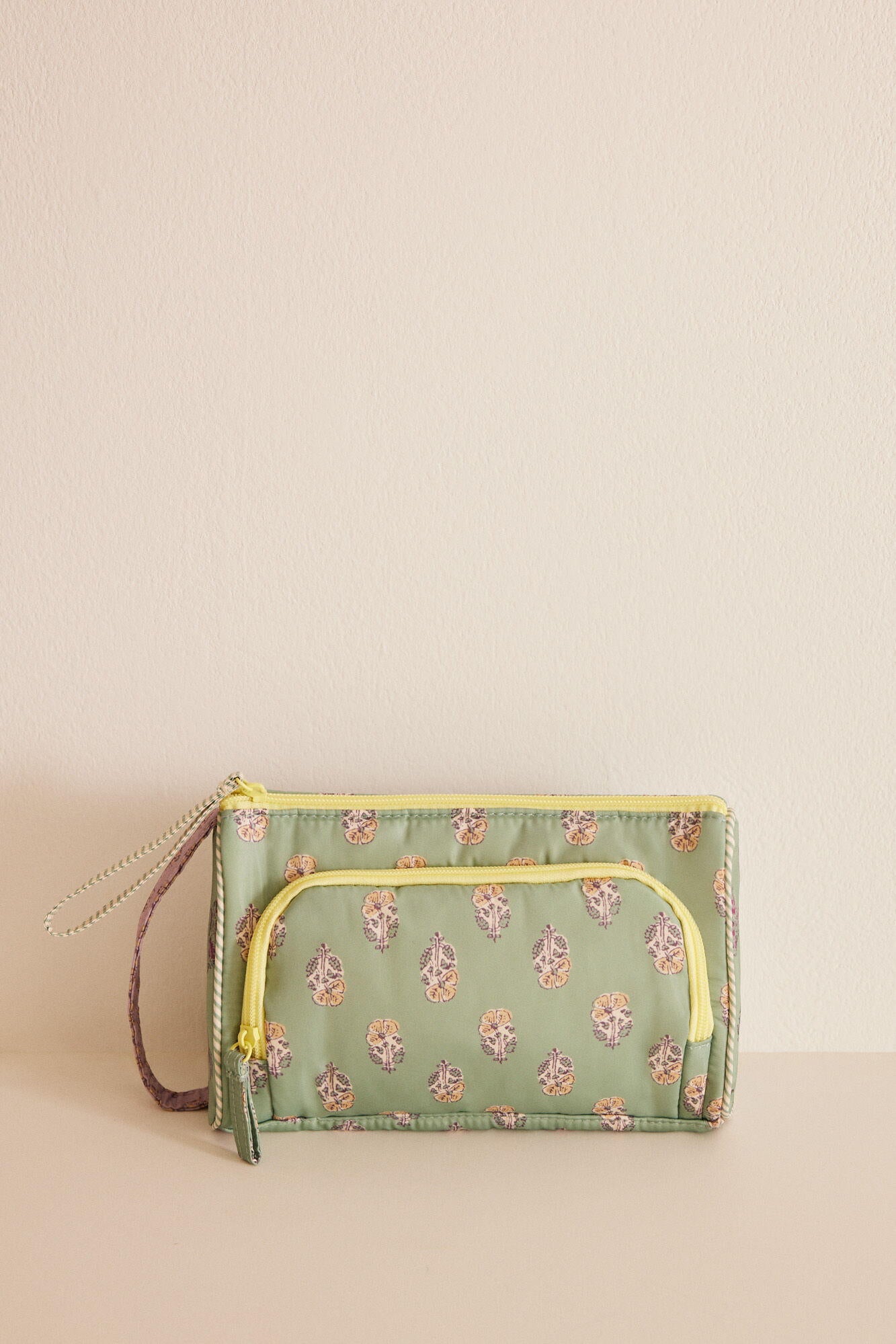 Medium Vanity Case_4847866_22_01