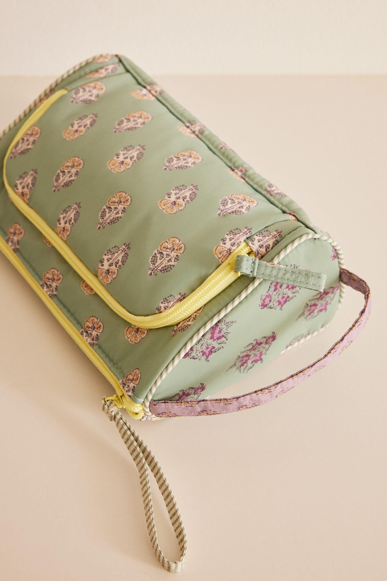Medium Vanity Case_4847866_22_02