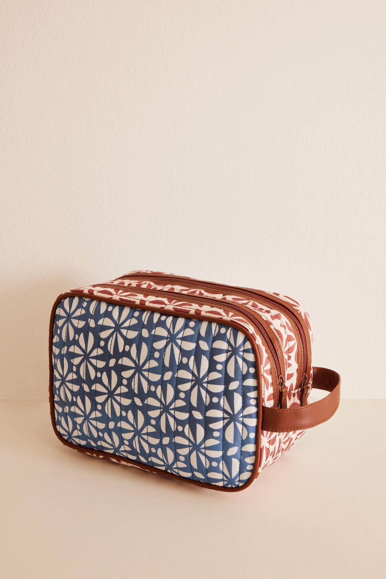 Big Vanity Case_4847868_98_04
