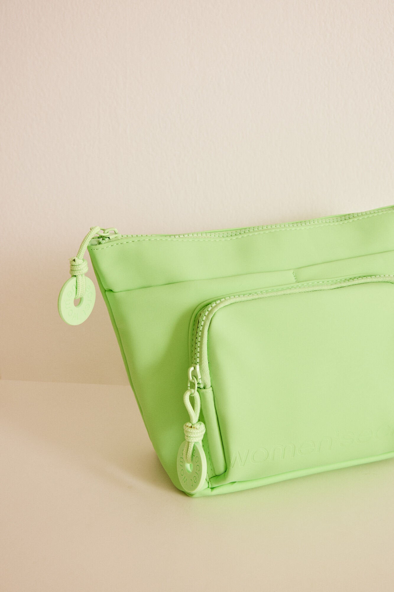 Large Green Rubber Toiletry Bag_4847899_25_02