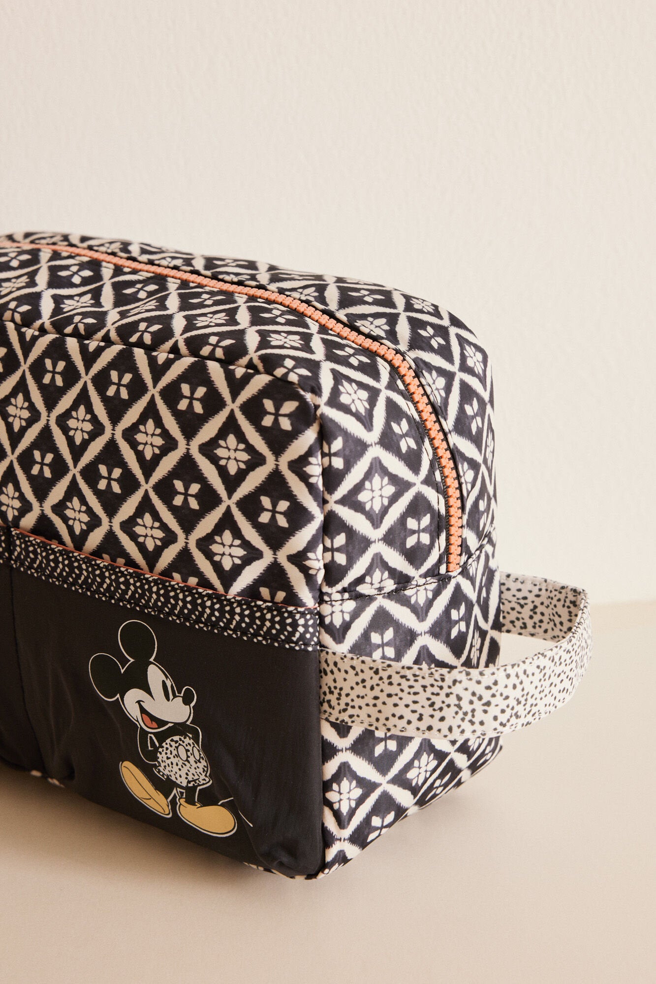 Medium Black Print Mickey Beauty Case_02