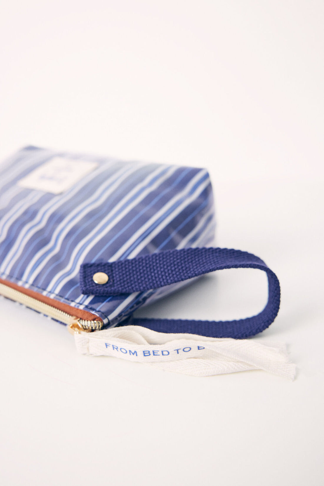 Small Navy Stripes Beauty Case_02