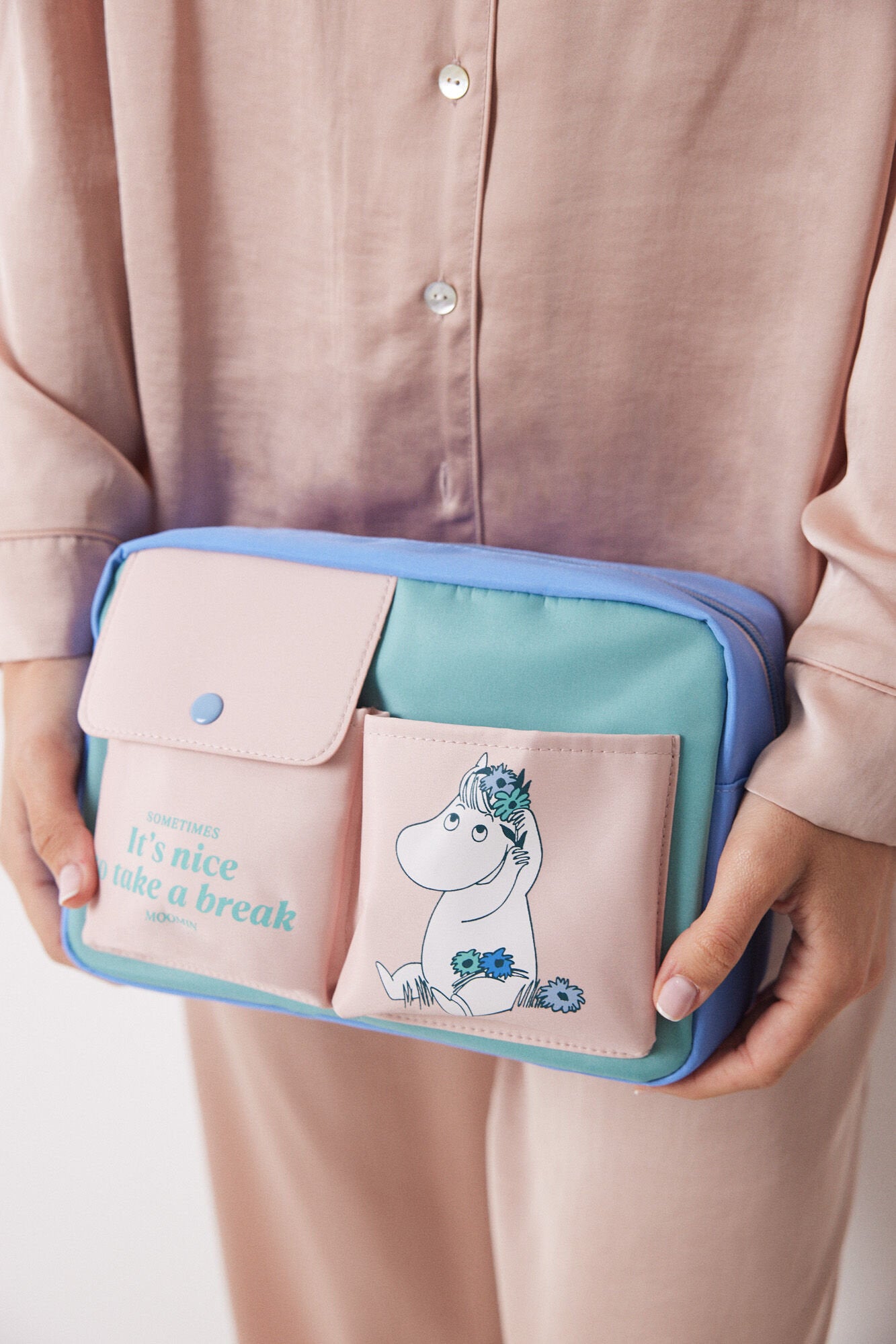 Medium Color Block Moomin Beauty Case_01