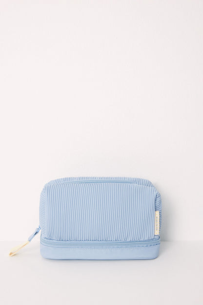 Blue Gummed Medium Beauty Case_02