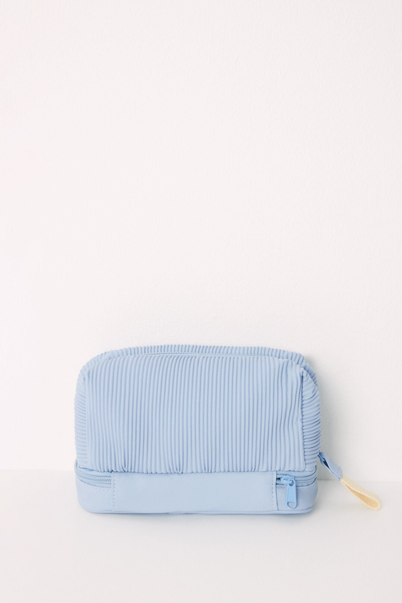 Blue Gummed Medium Beauty Case_06