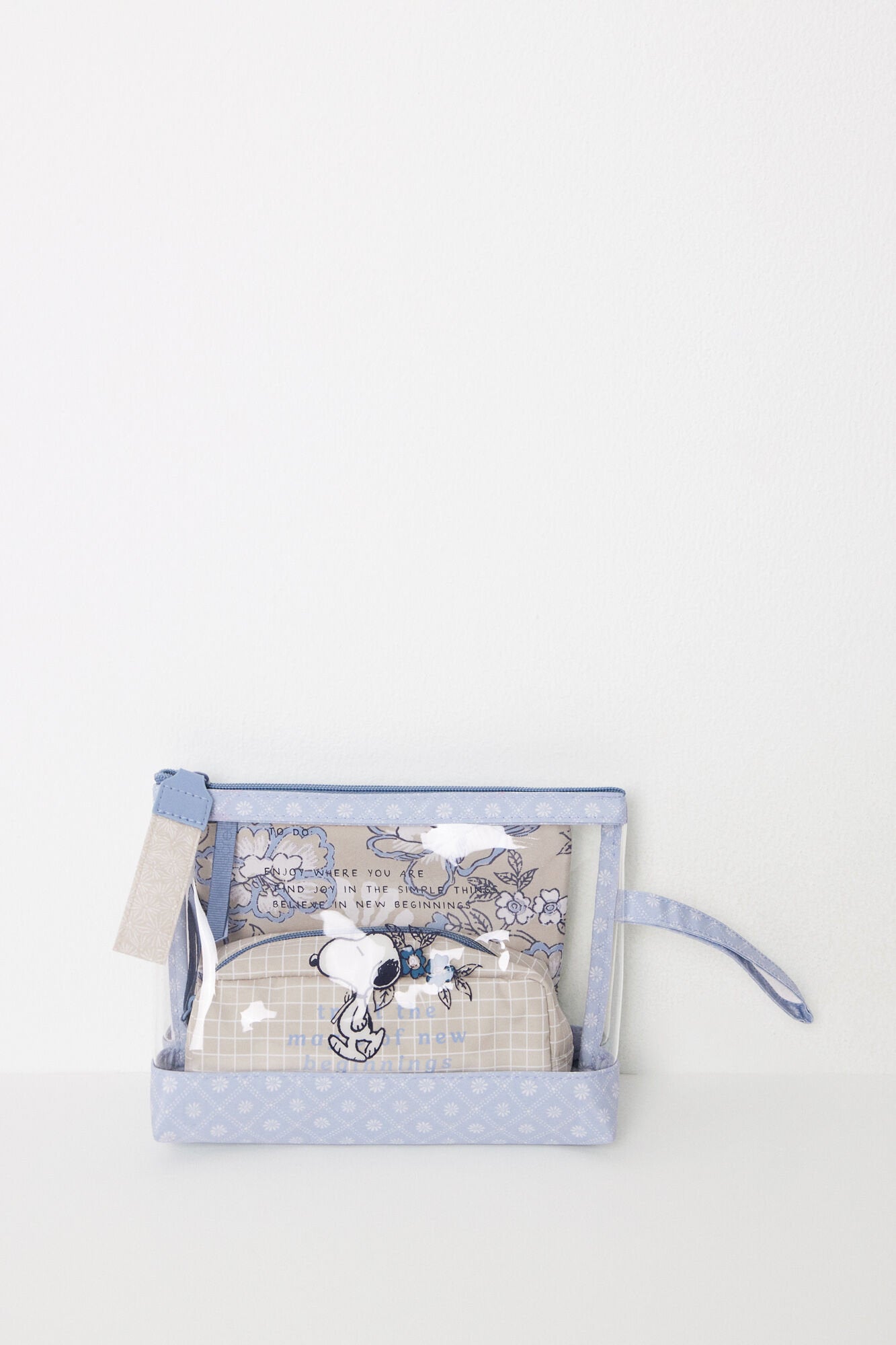 Women Secret_Pack of 3 Snoopy Toiletry Bags_4849218_98_01