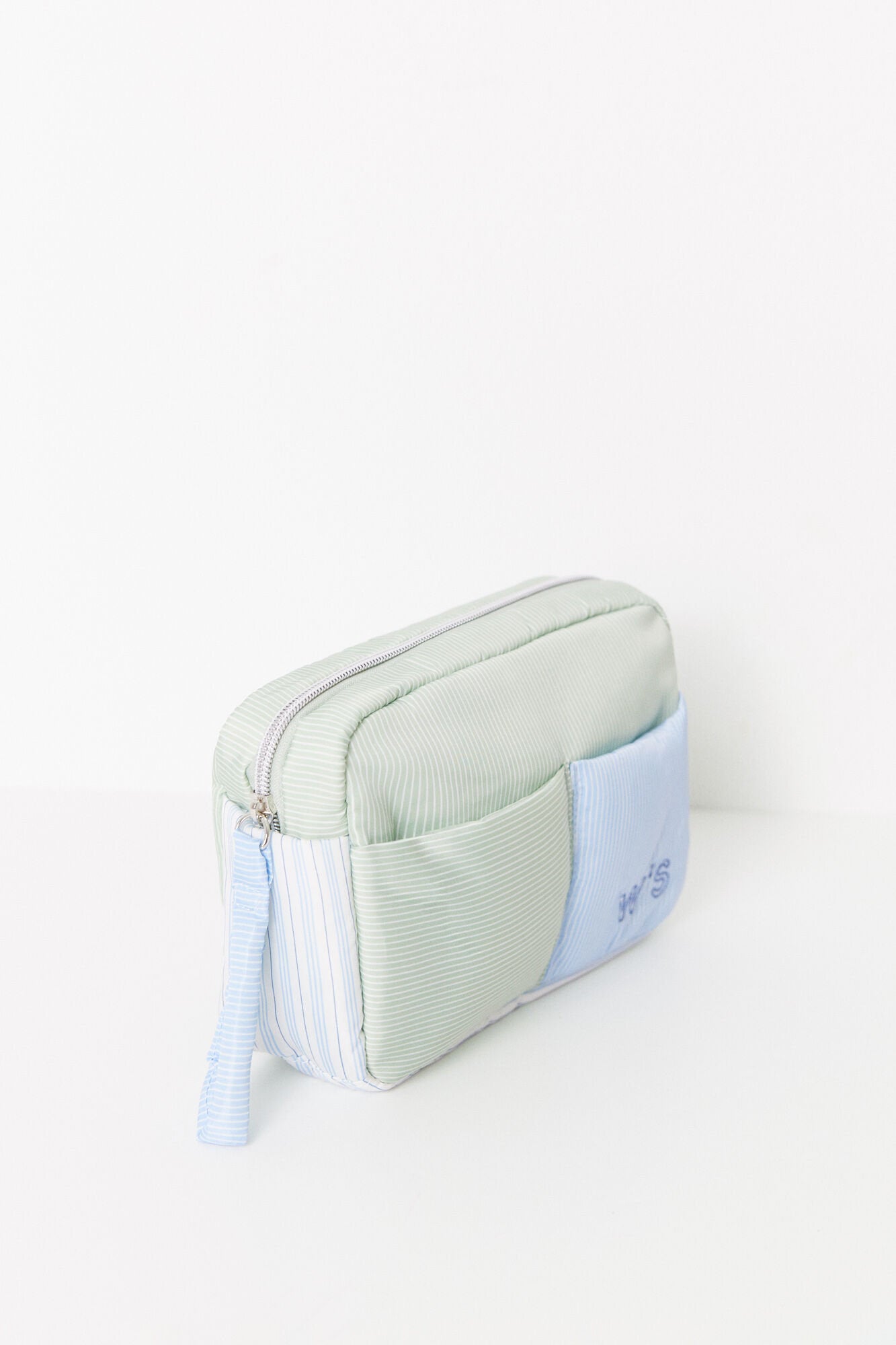 Women Secret_Medium Nylon Toiletry Bag with Striped Print_4849224_98_04