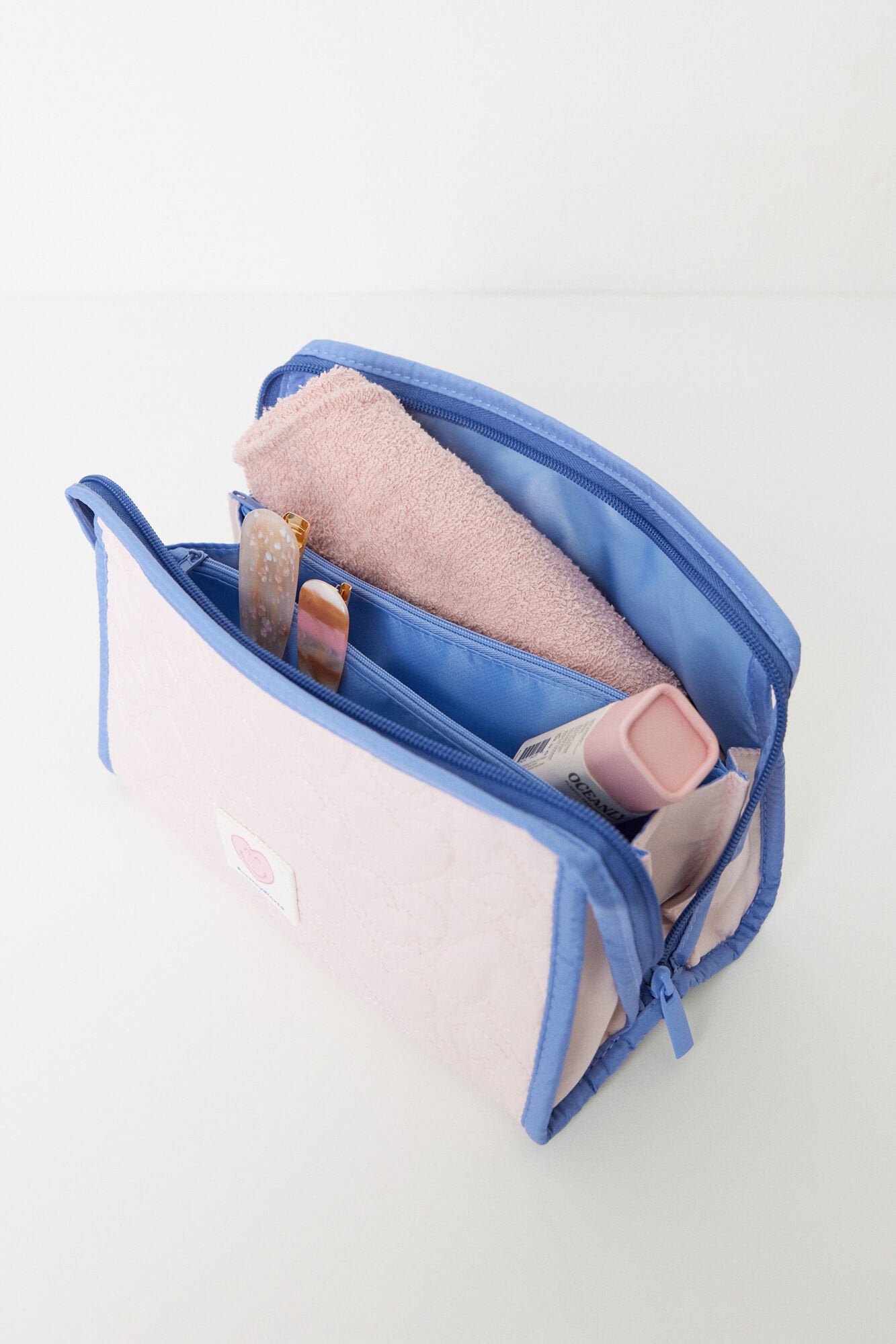 Women Secret_Medium Padded Smiley Hearts Toiletry Bag_4849228_12_06