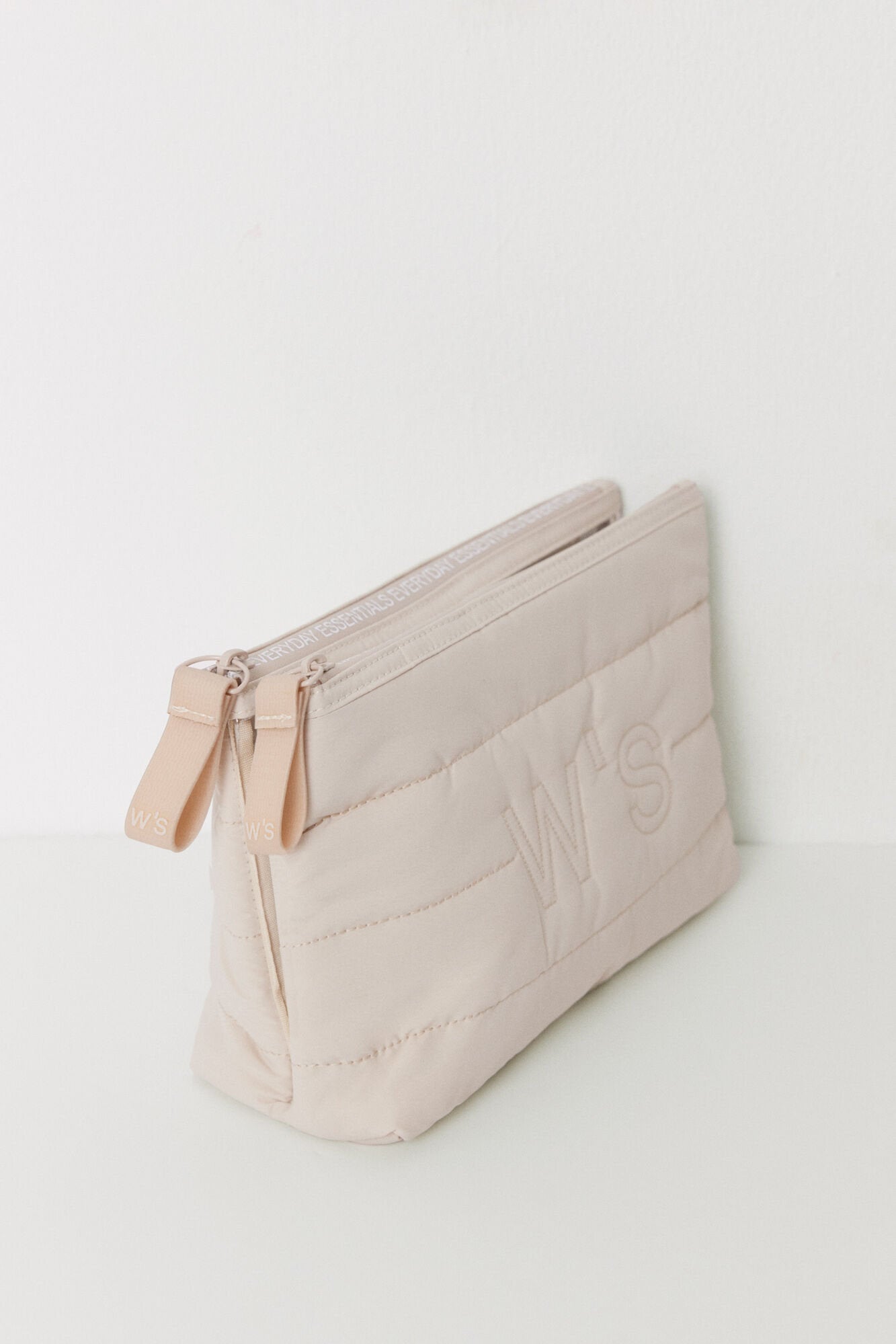Women Secret_Medium Grey Padded Toiletry Bag_4849231_47_03