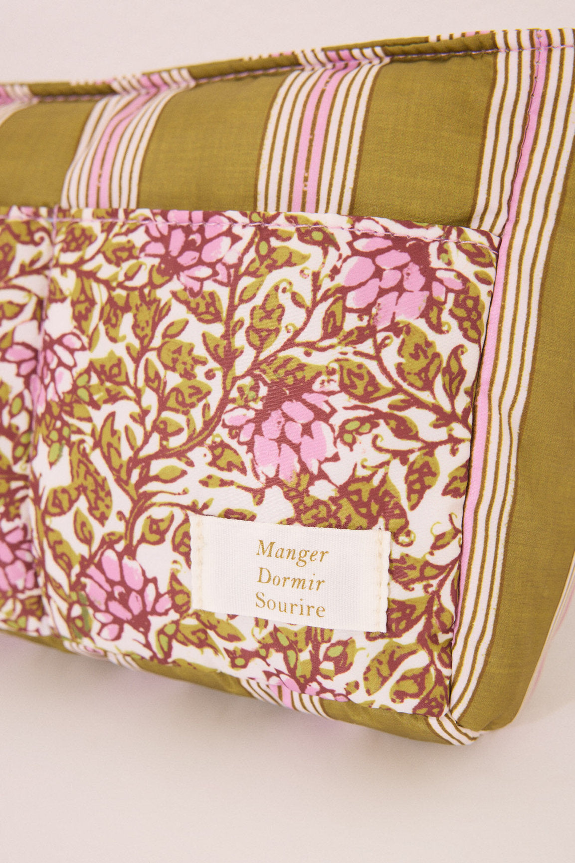 Women Secret_Medium Quilted Flower Vanity Case_4849244_98_07