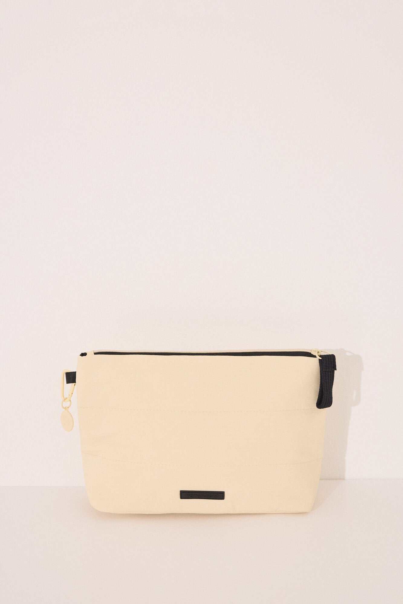 Women Secret_Medium Snoopy Yellow Vanity Case_4849252_05_05