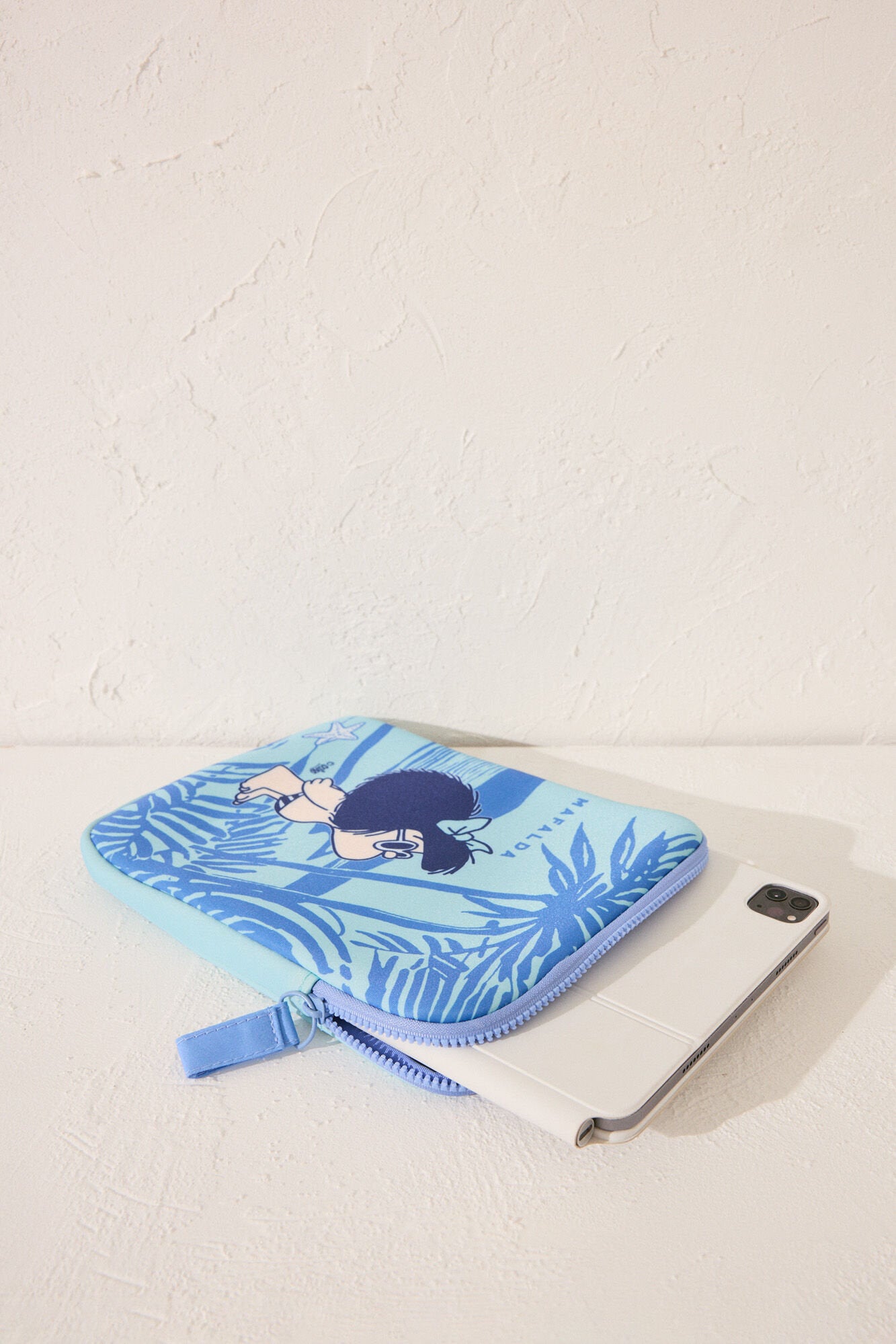 Women Secret_Blue Neoprene iPad Case_4849256_26_01