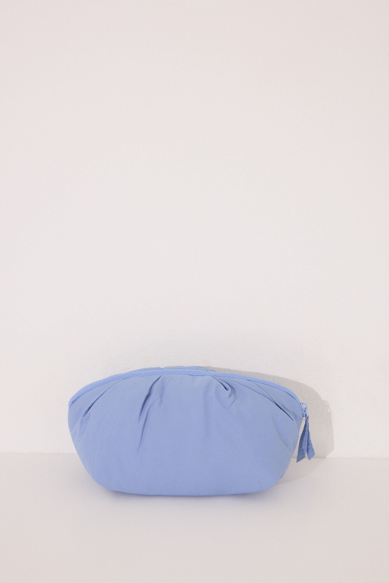 Women Secret_Large Blue Nylon Cloud Vanity Case_4849263_15_03