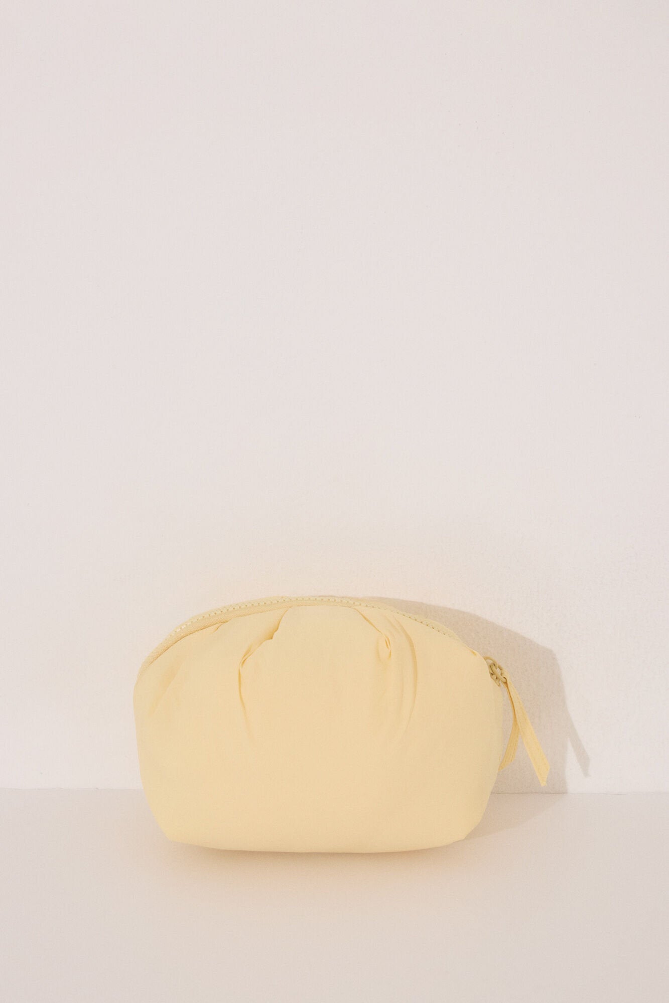 Women Secret_Medium Yellow Nylon Cloud Vanity Case_4849264_05_03