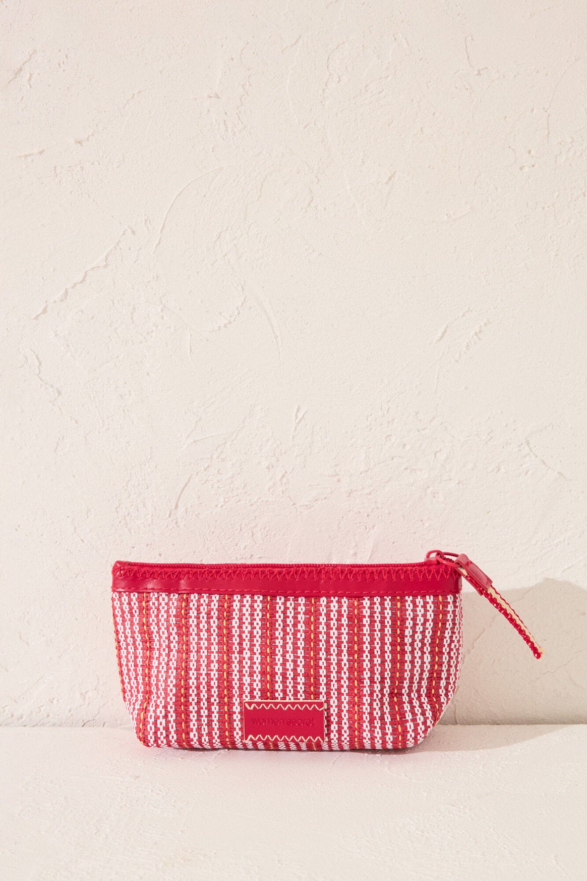 Women Secret_Small Raffia Snoopy Vanity Case_4849272_60_02