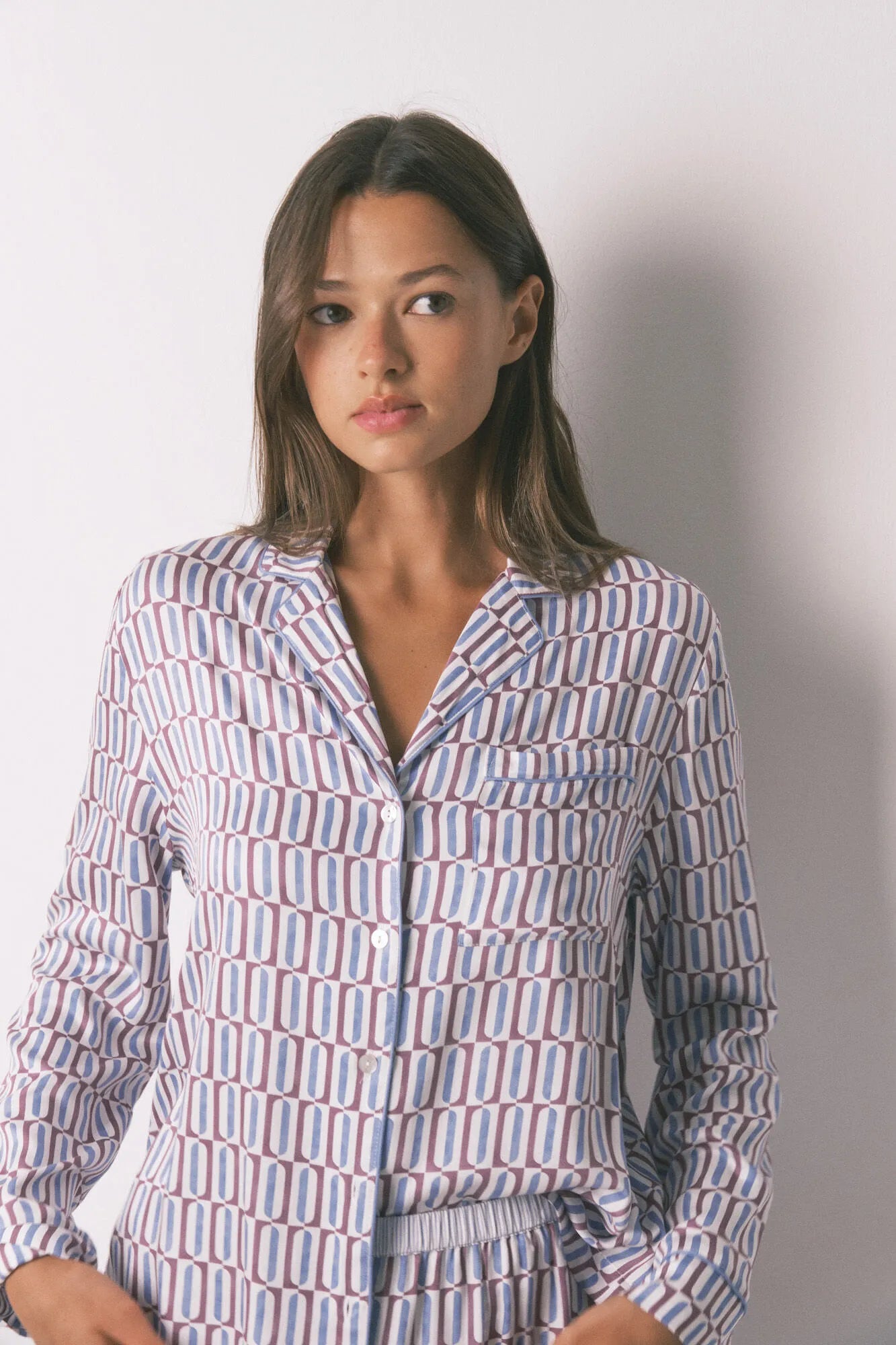 Women Secret_Printed_Long Satin Classic Pyjamas with Geometric Print_4852102_69_04