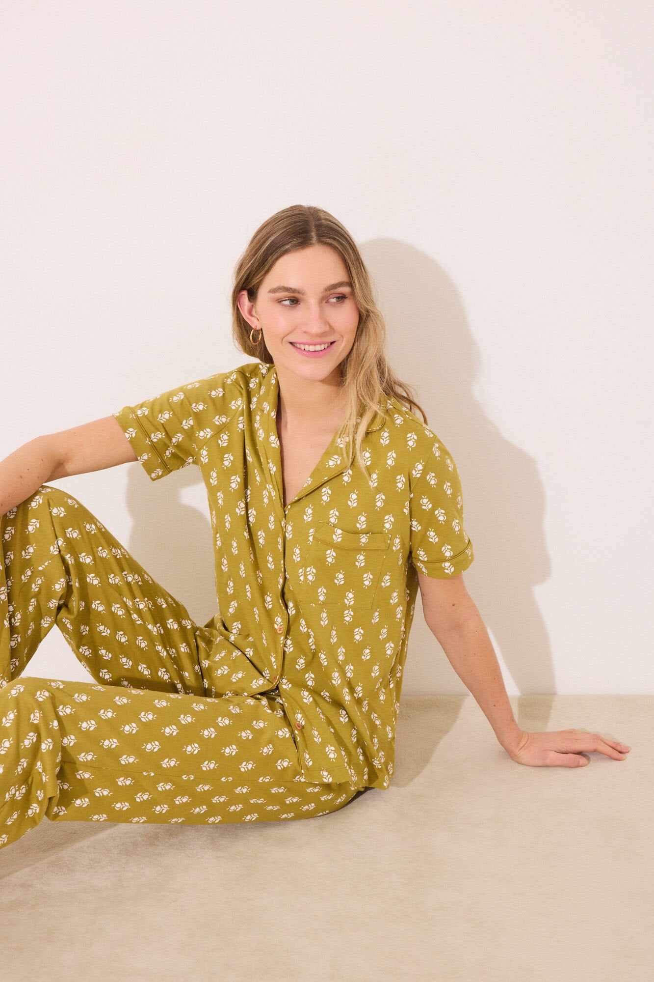 Women Secret_100% Cotton Khaki Classic Pyjamas with Stamps_4859408_09_01