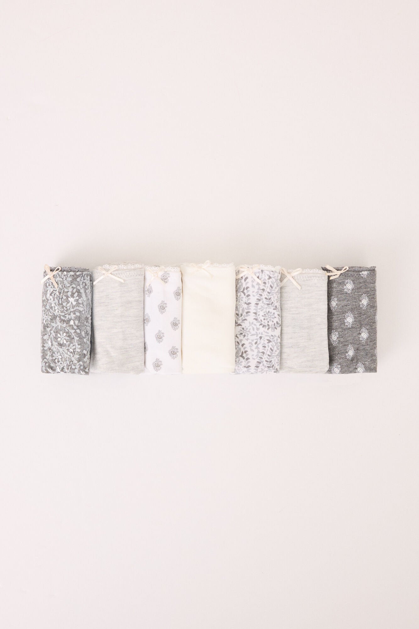 Women Secret_Pack of 7 Classic Multicoloured Cotton Panties_4932644_98_04