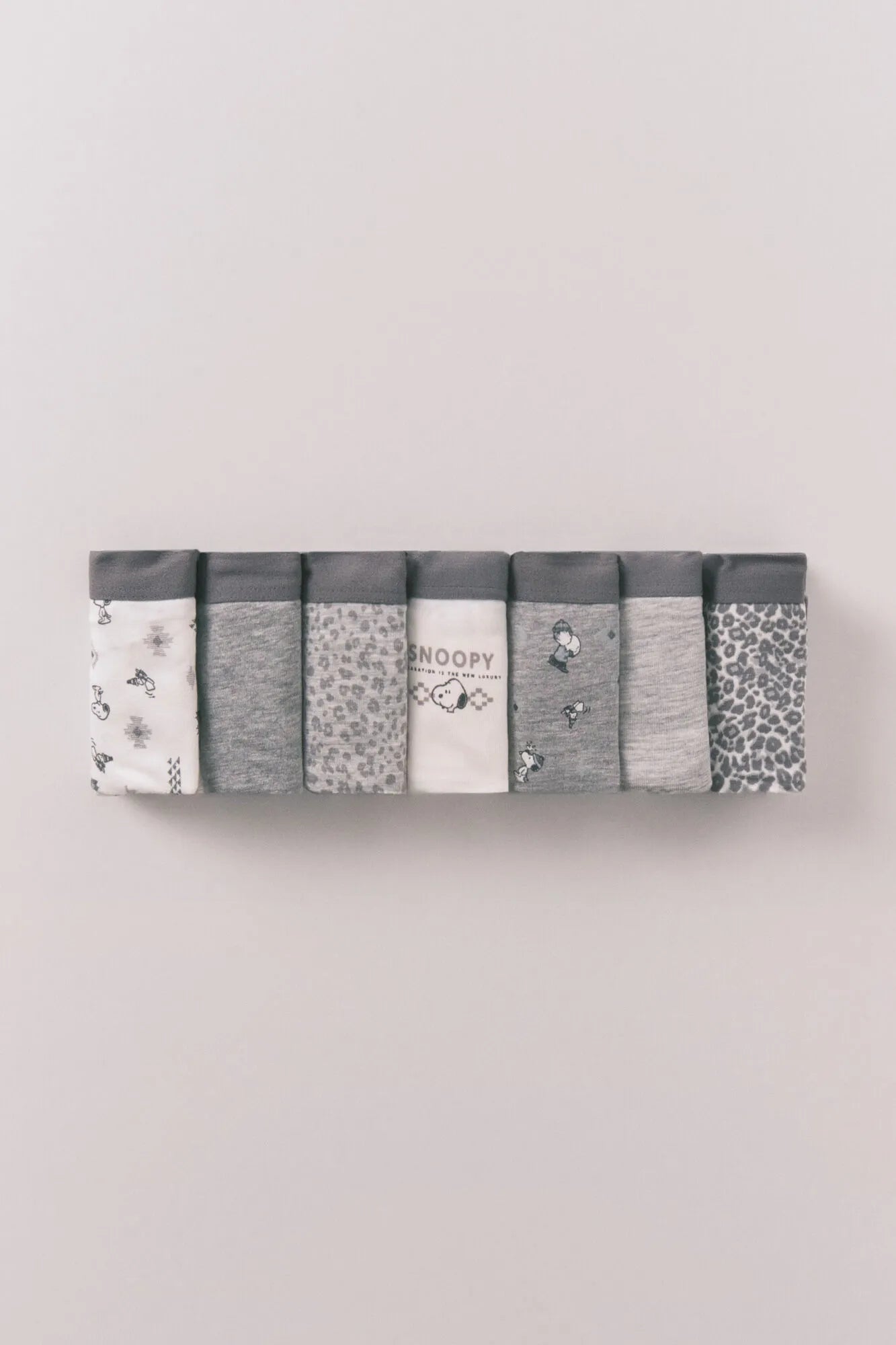 Women Secret_Grey Print_Pack of 7 Grey Cotton Snoopy Culottes Panties_4932680_49_02