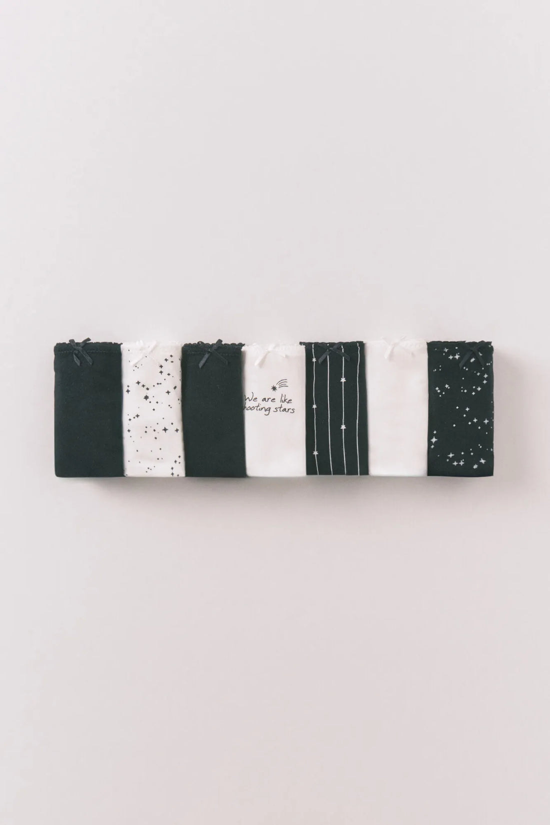 Women Secret_Multicoloured_Black &amp; White Cotton 7-Pack Classic Print Panties_4933602_98_01