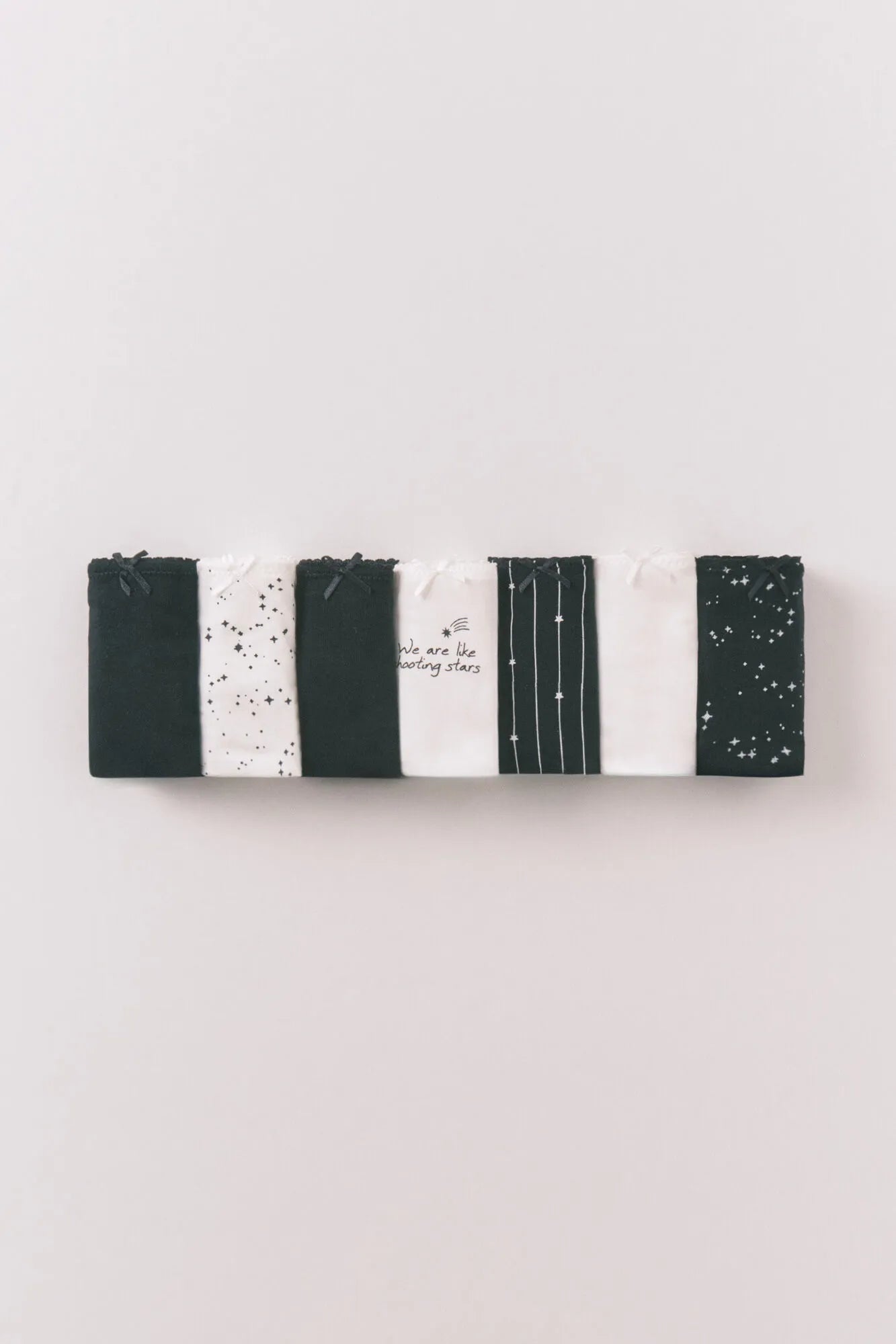 Women Secret_Multicoloured_Black &amp; White Cotton 7-Pack Classic Print Panties_4933602_98_01